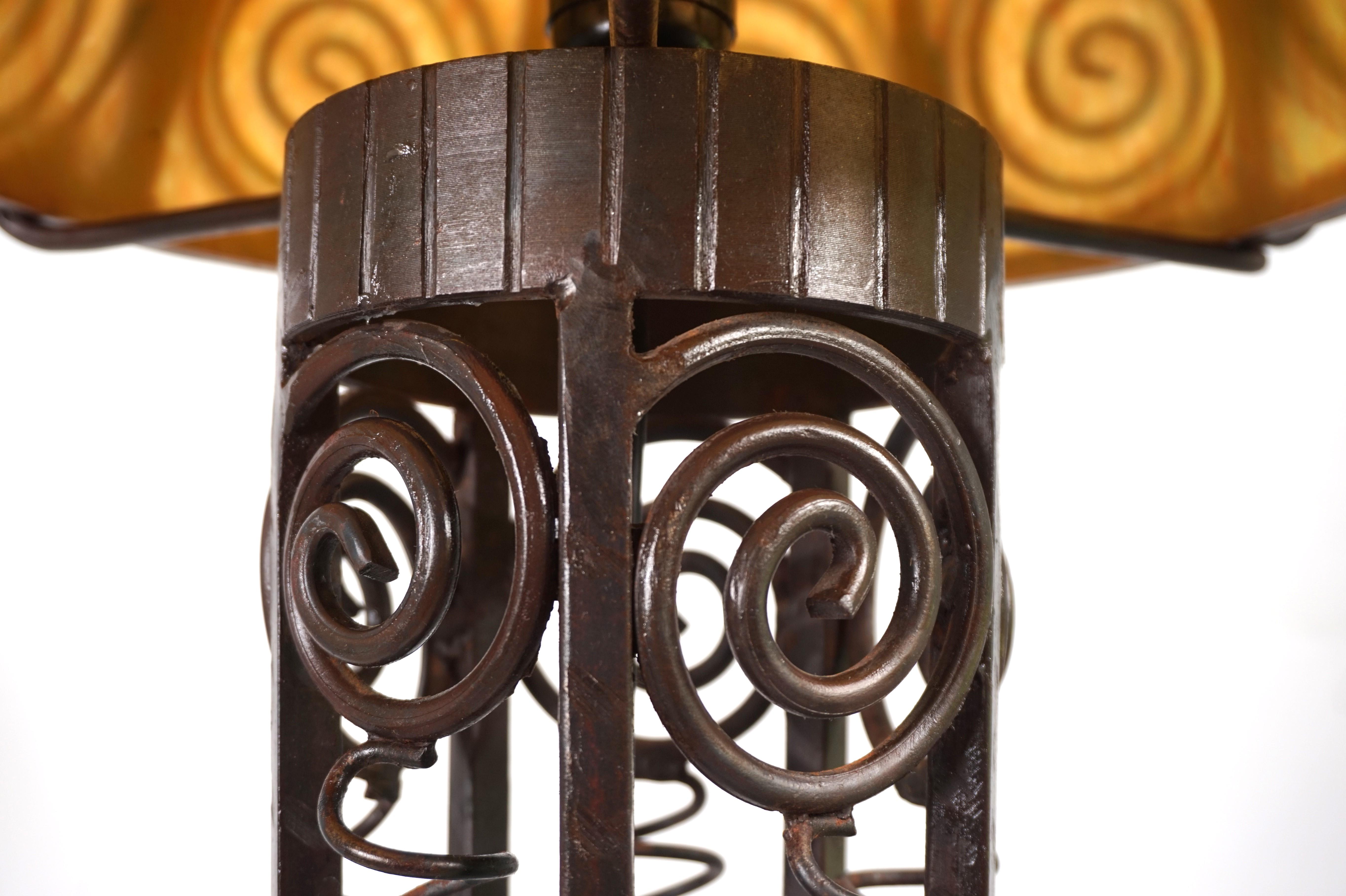 Lampada da terra in ferro battuto Art Nouveau Charles Schneider, 1920 In condizioni buone in vendita a Ludwigslust, DE