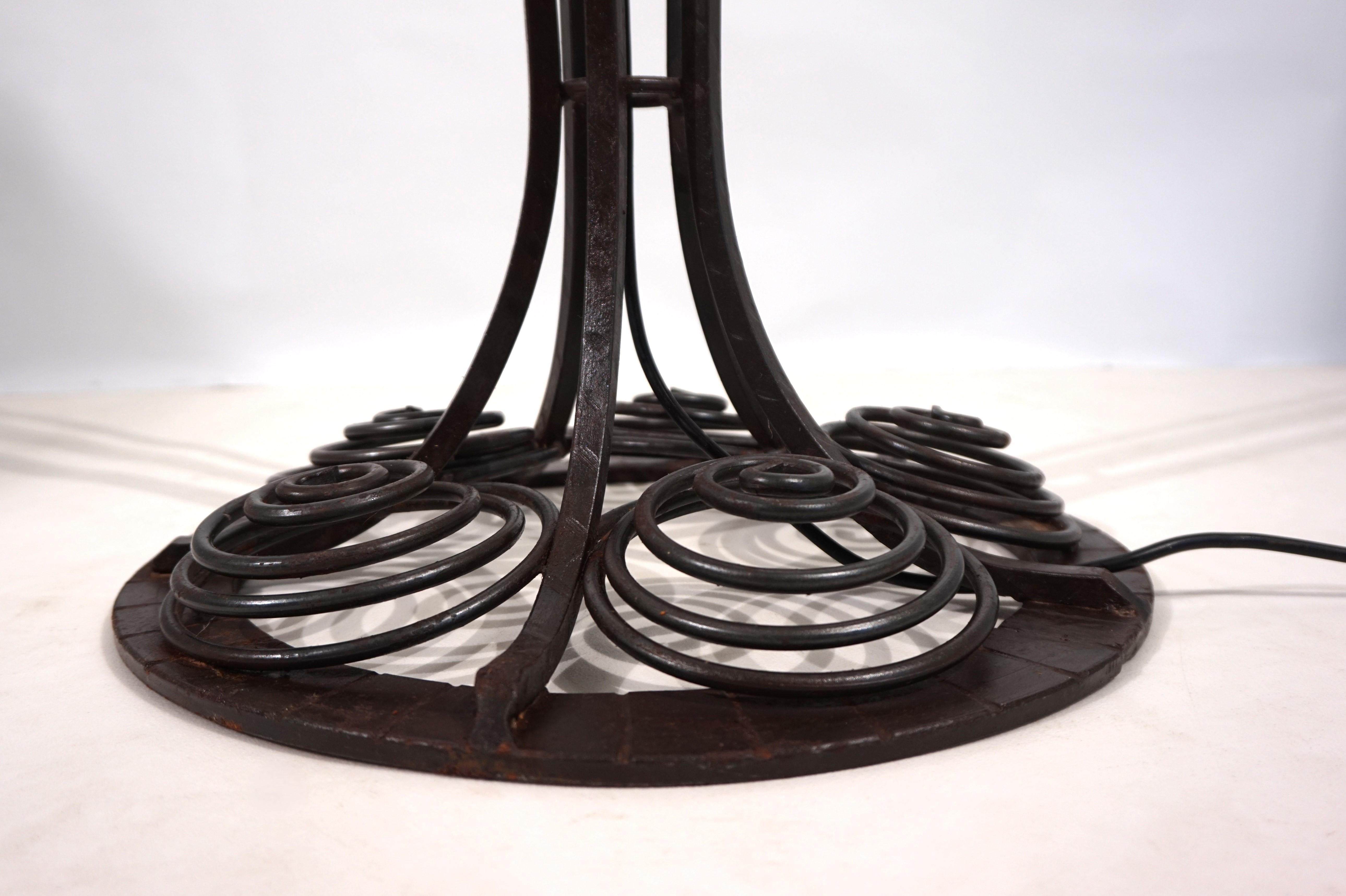 Lampada da terra in ferro battuto Art Nouveau Charles Schneider, 1920 in vendita 8