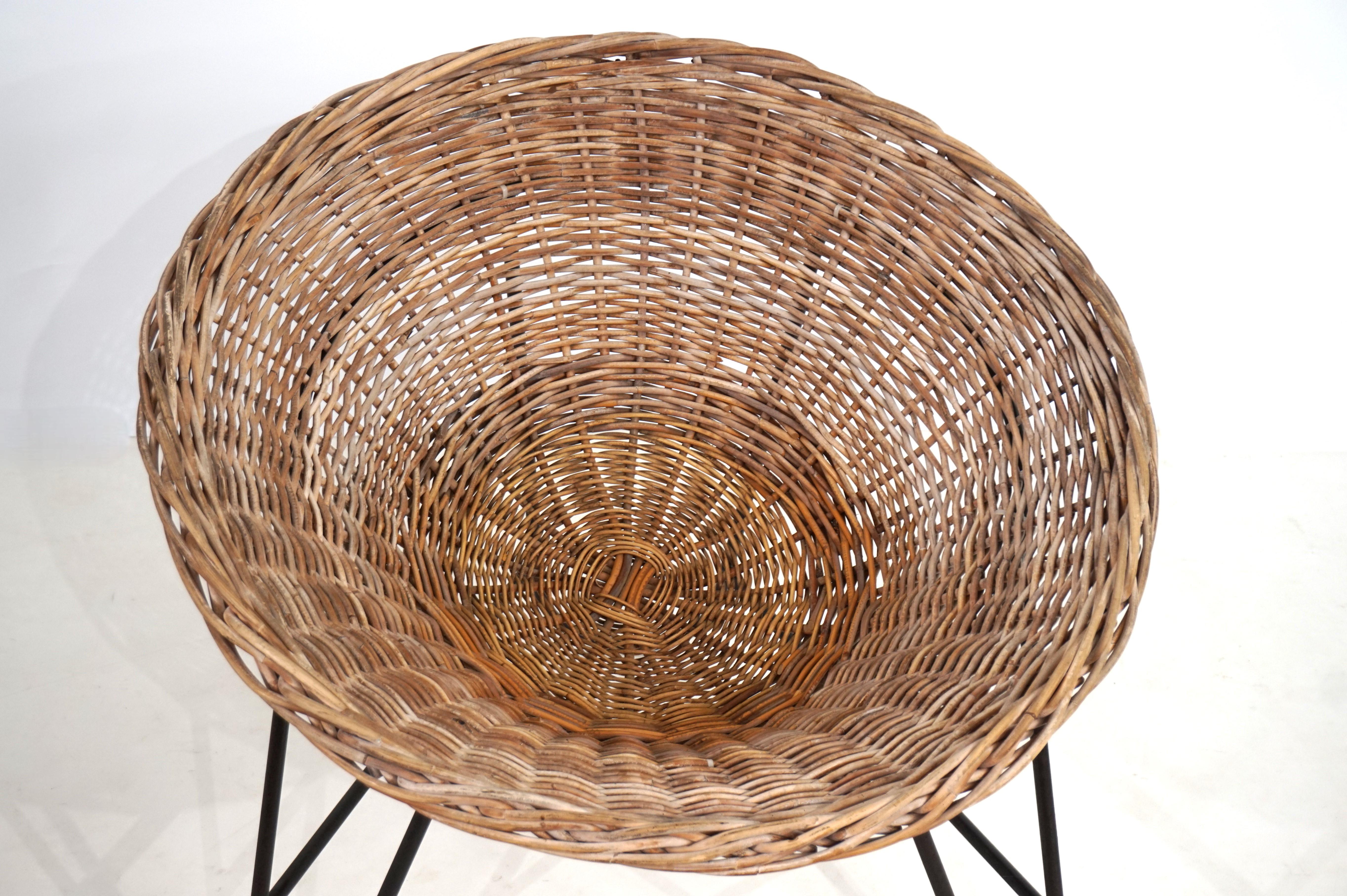 Milieu du XXe siècle Chaise longue en panier de rotin, 1960 en vente