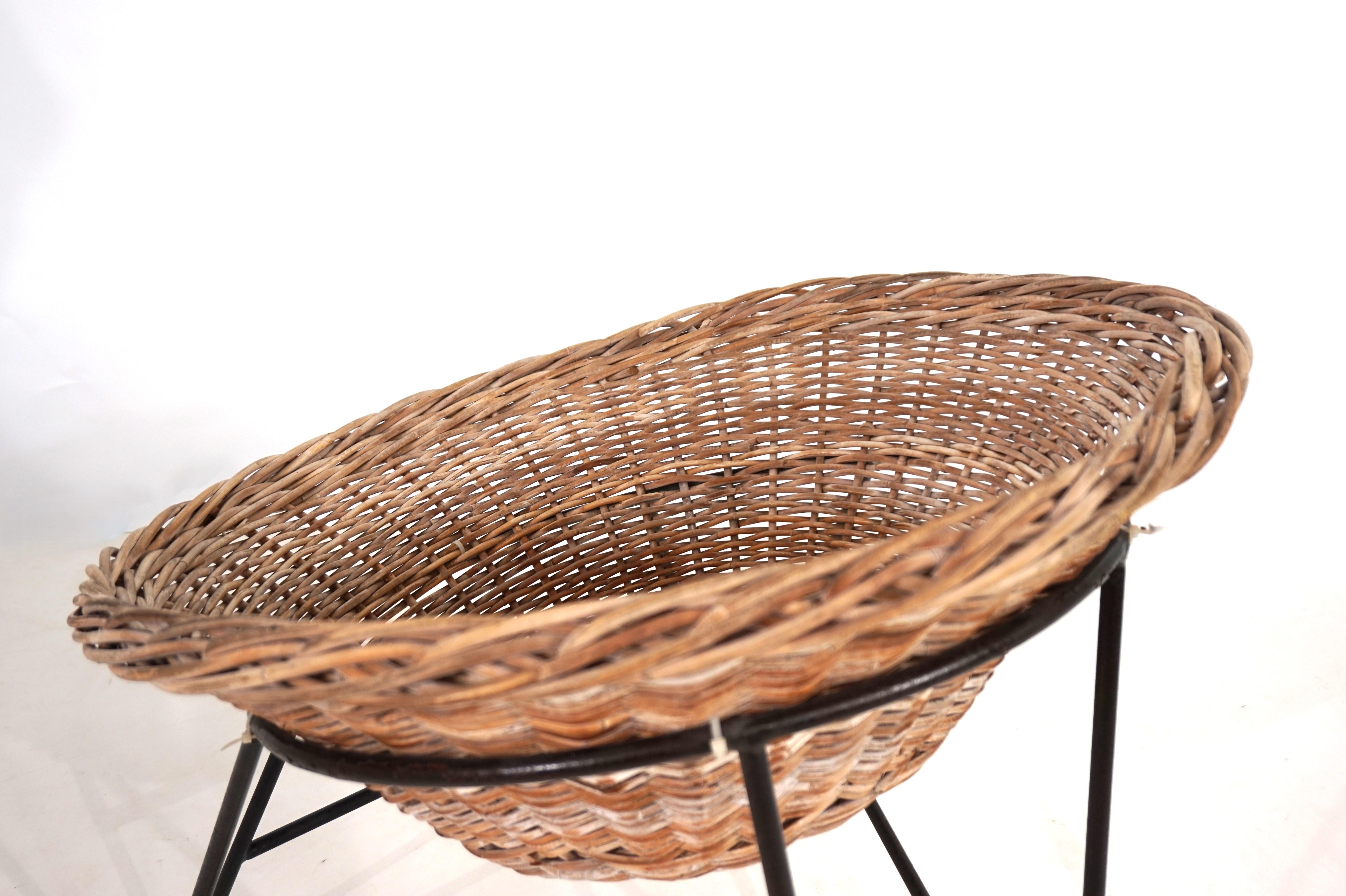 Chaise longue en panier de rotin, 1960 en vente 7