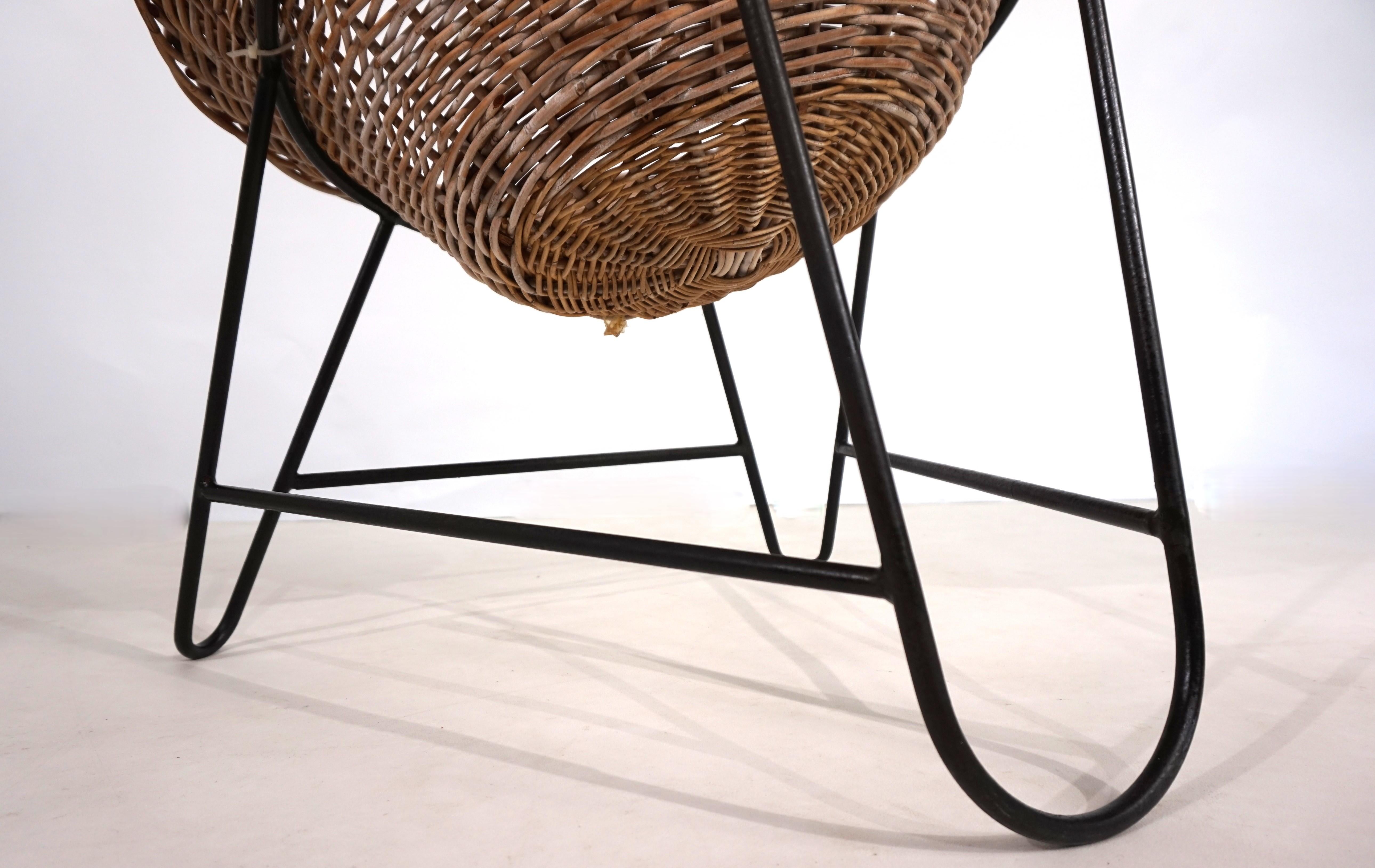 Chaise longue en panier de rotin, 1960 en vente 8