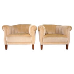 Pair of Art Deco club chairs in champagne-colored mohair, 1930