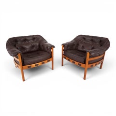 Paire de fauteuils « Coja » en cuir, créés par Sven Ellekaer, 1960