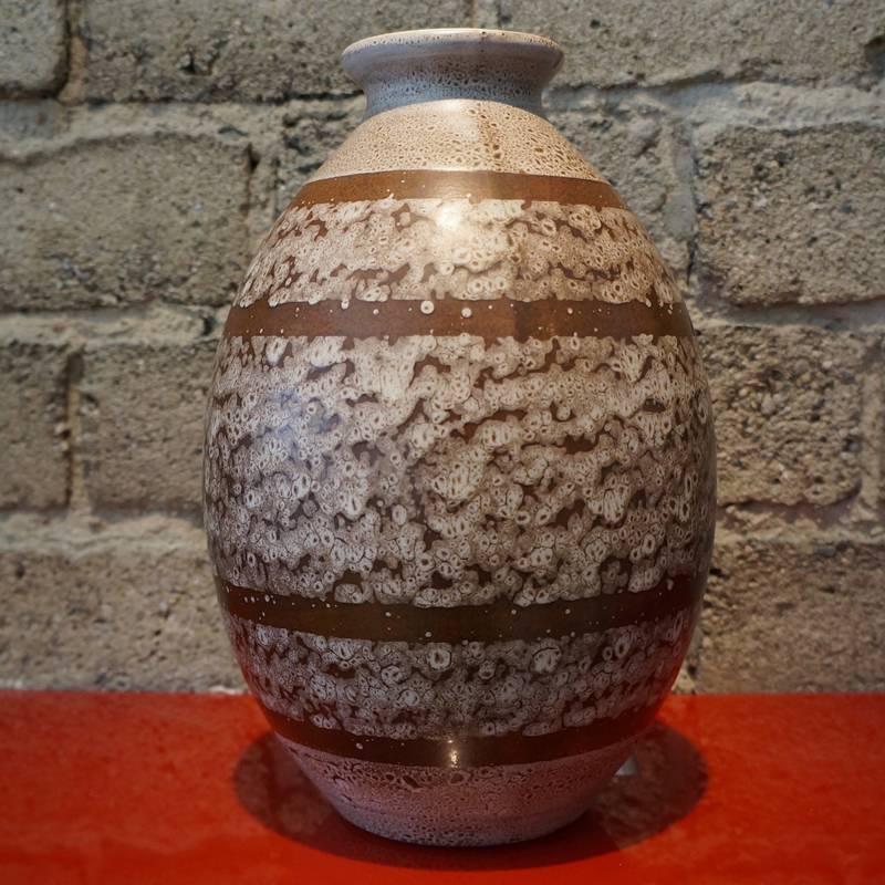 Boch Freres Keramis D. 2080

Enameled stoneware with mottled browns and beige to include horizontal bands.

Franco-Belgian ceramist Charles Catteau could be regarded as one of the most versatile ceramic artists of his generation, especially for