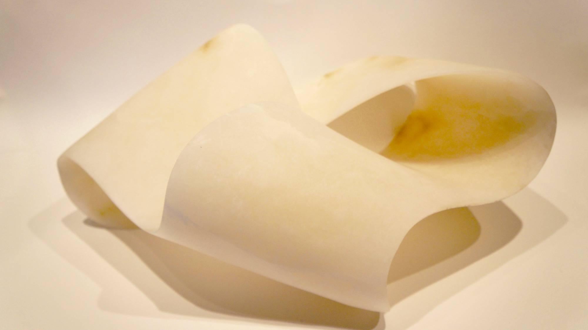 Alabaster Mobius In Excellent Condition In Los Angeles, CA