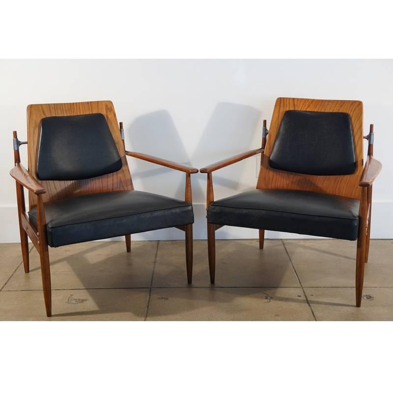 American Rare Pair of Mid-Century Modern Red Elm Chairs