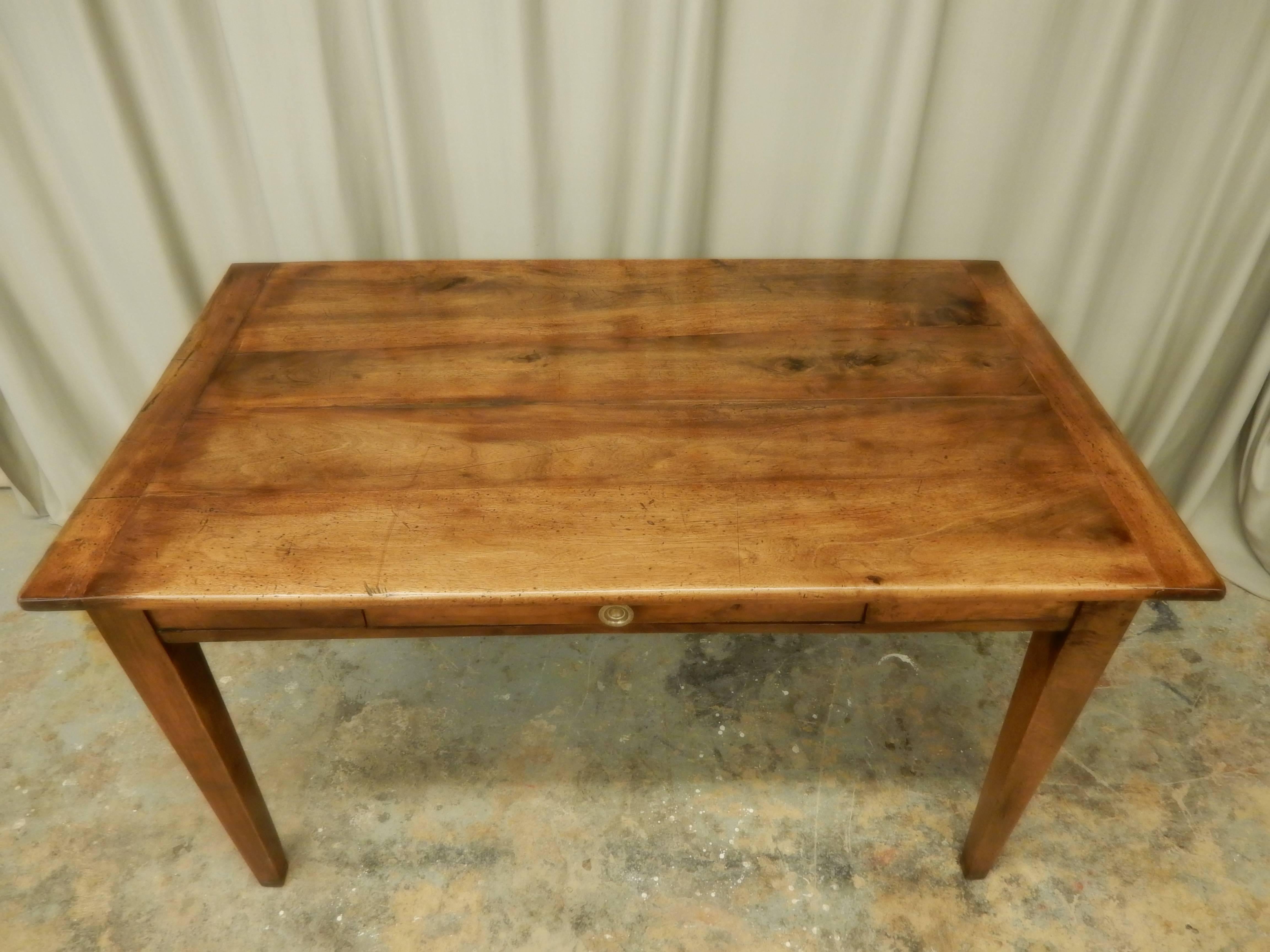 French Provincial walnut writing desk or small farm table with lovely warm patina and one draw. It has been carefully restored. Distance between bottom of apron and floor is 25