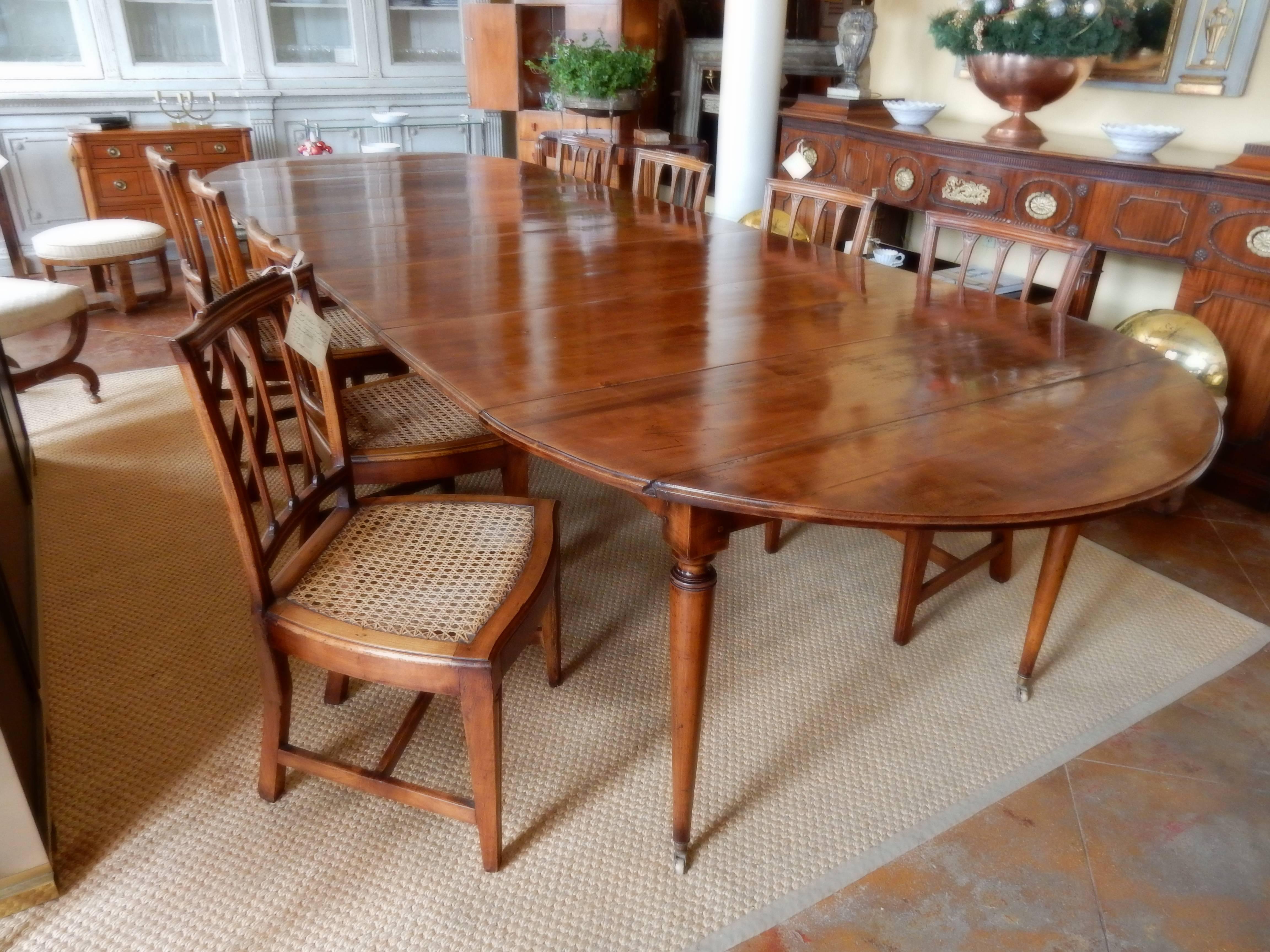 Beautiful 19th century walnut French Directoire style extension dining table.
Has five new custom-made and matched leaves around 19