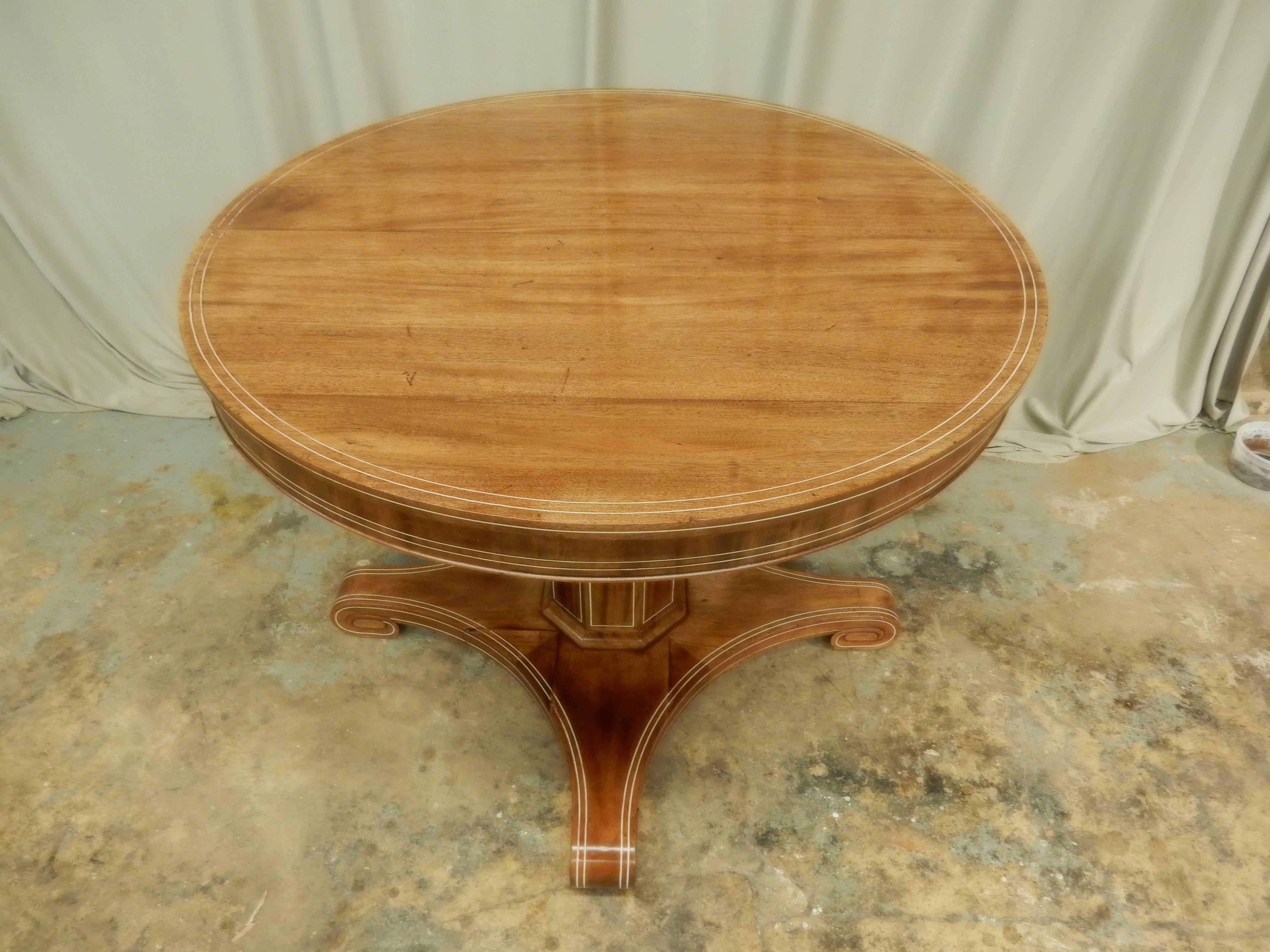 Very elegant walnut English Art Deco Center Hall table. Very nice line inlay accent.