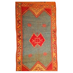 Tappeto marocchino vintage con motivo geometrico in verde pallido, giallo, rosso e marrone
