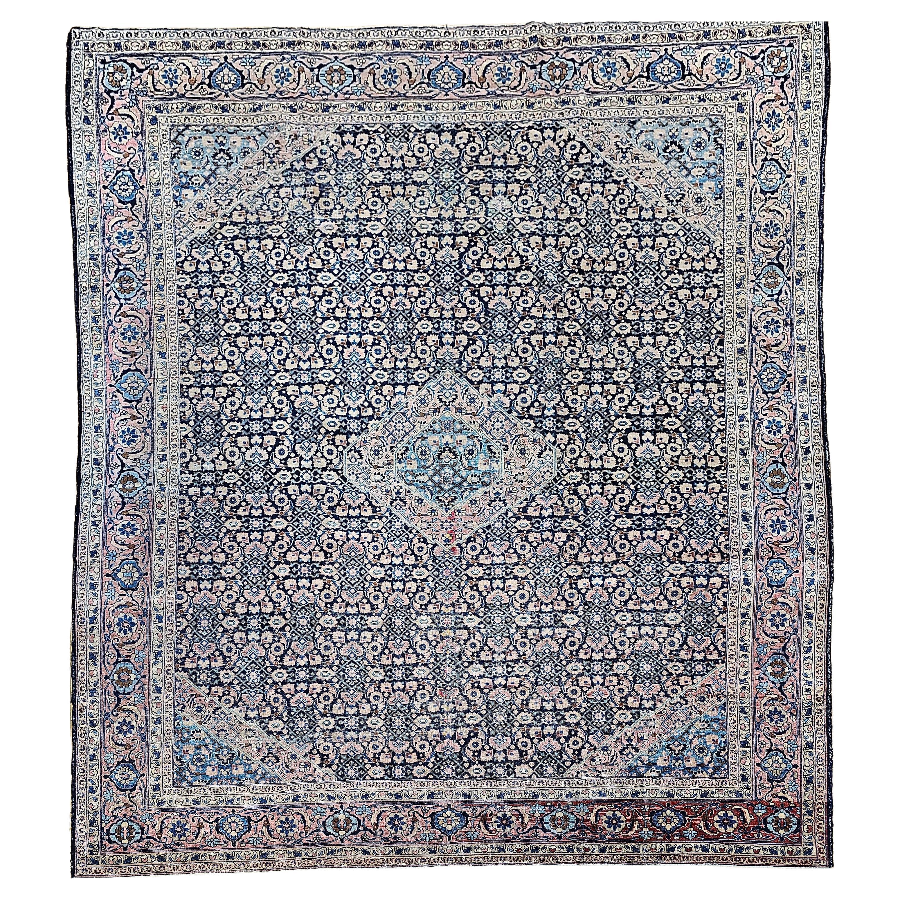 Tabriz du 19ème siècle, motif géométrique sur toute sa surface en bleu nuit en vente