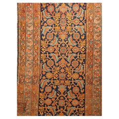 Tapis de couloir persan Malayer du 19ème siècle à motif géométrique sur toute sa surface en rouille et bleu