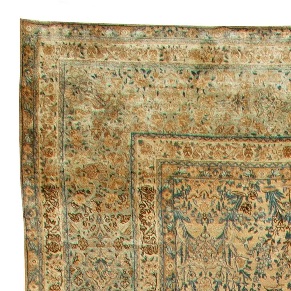 Antiker persischer Kirman-Handgefertigter Wollteppich (Handgeknüpft) im Angebot