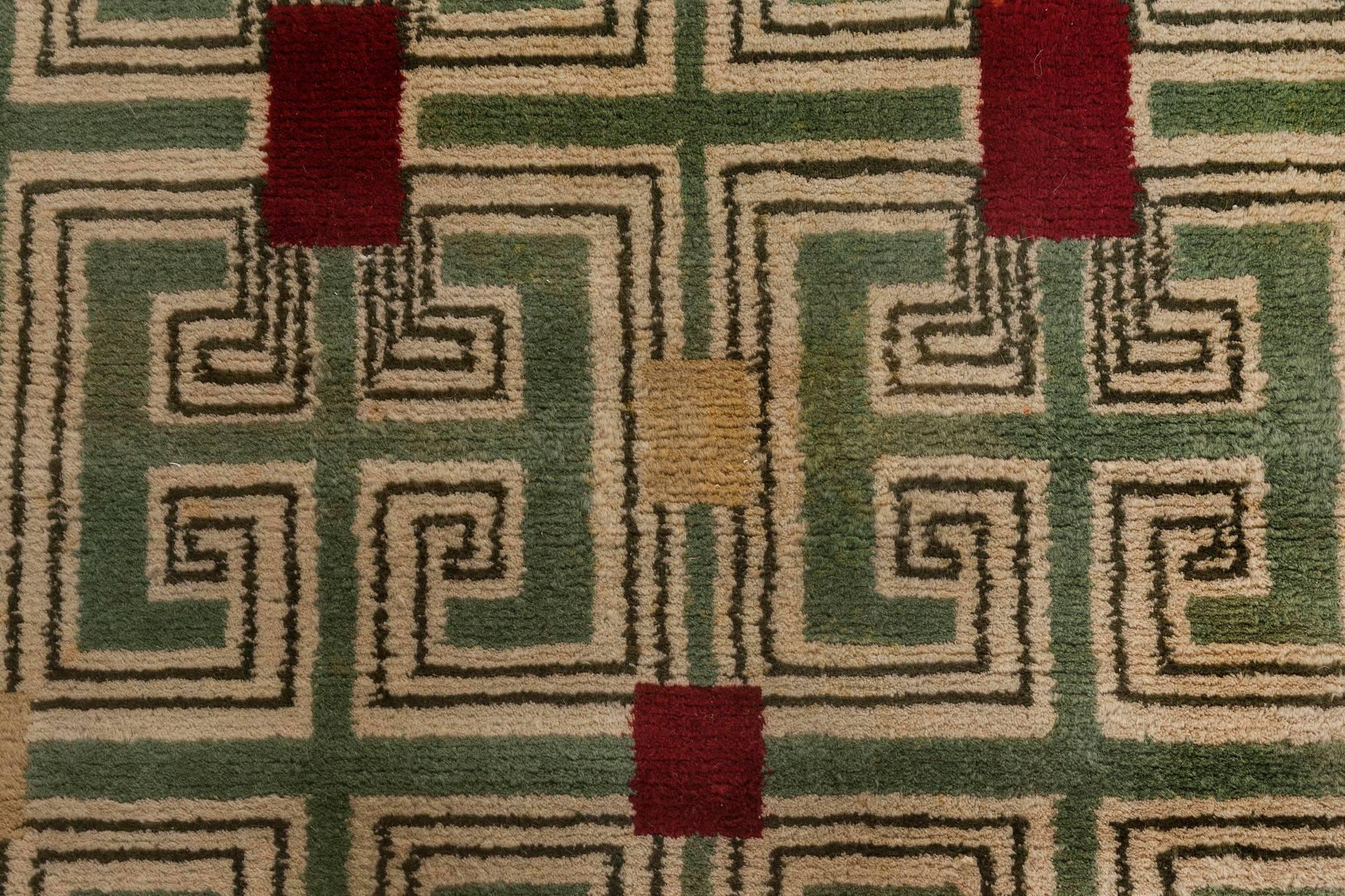 Green vintage French deco rug by Paule Leleu
Size: 6'8