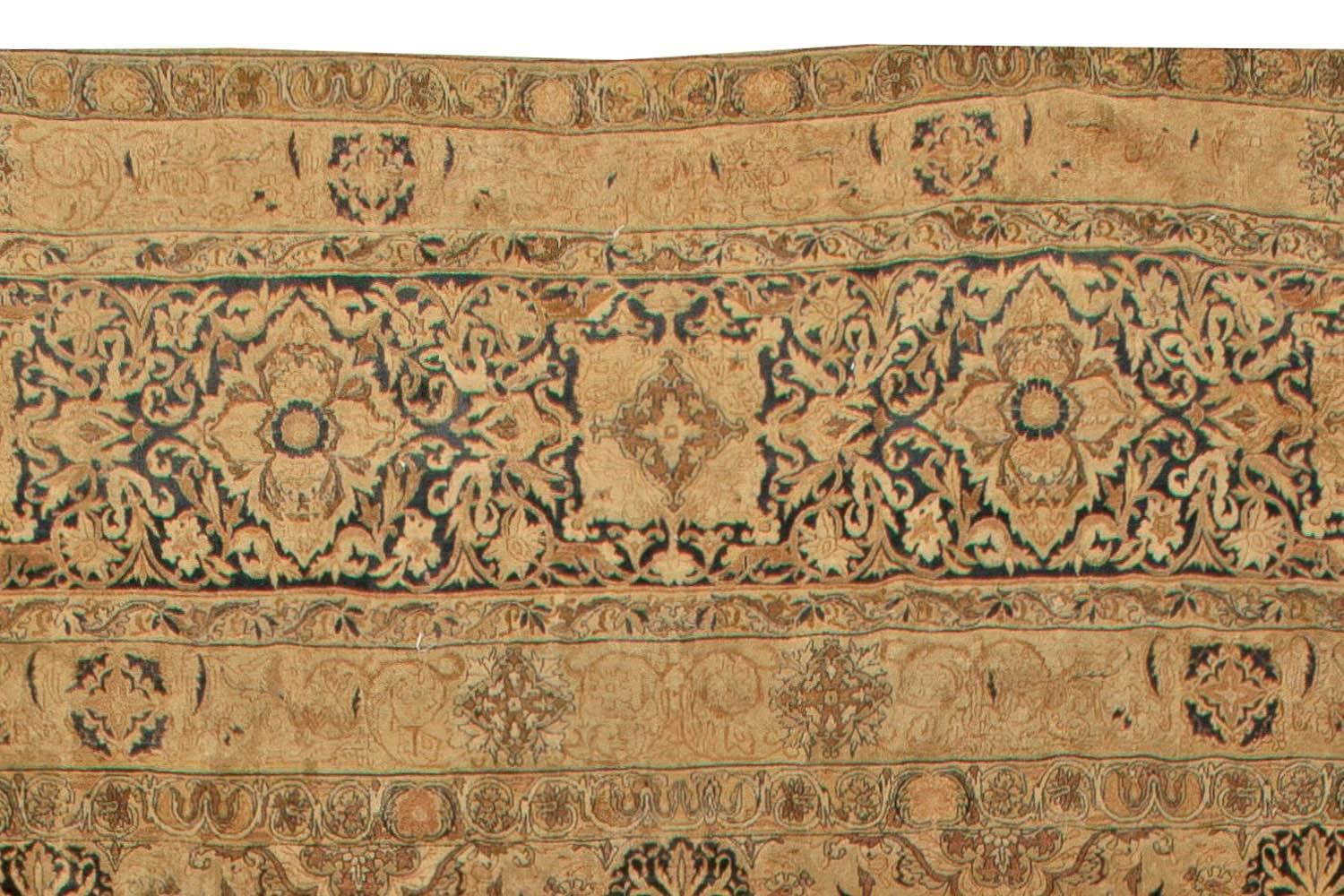 Tapis Kirman persan ancien surdimensionné Doris Leslie Blau fait à la main Bon état - En vente à New York, NY