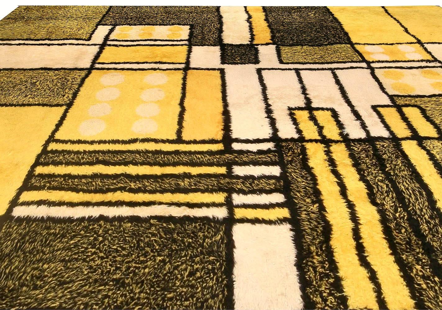 Yellow Vintage Modernist Rug In Good Condition In New York, NY