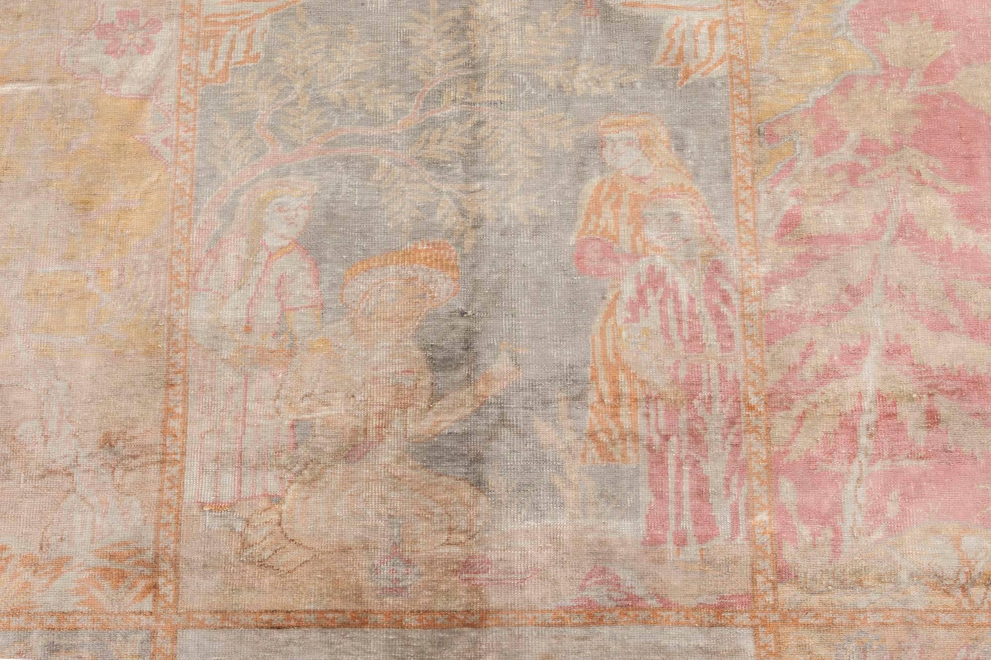 Antique silk Hereke rug
Size: 6'7