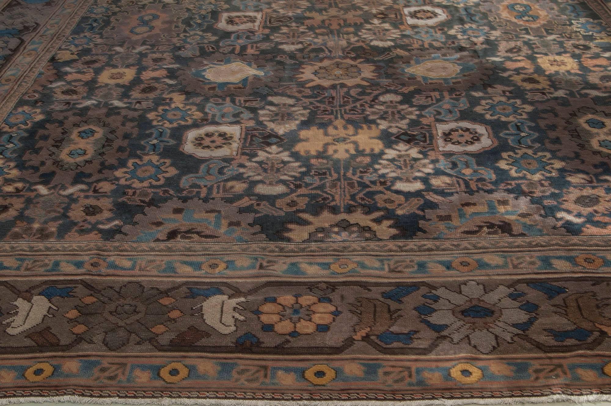 19th Century Persian Sultanabad Handmade Wool Rug In Good Condition For Sale In New York, NY