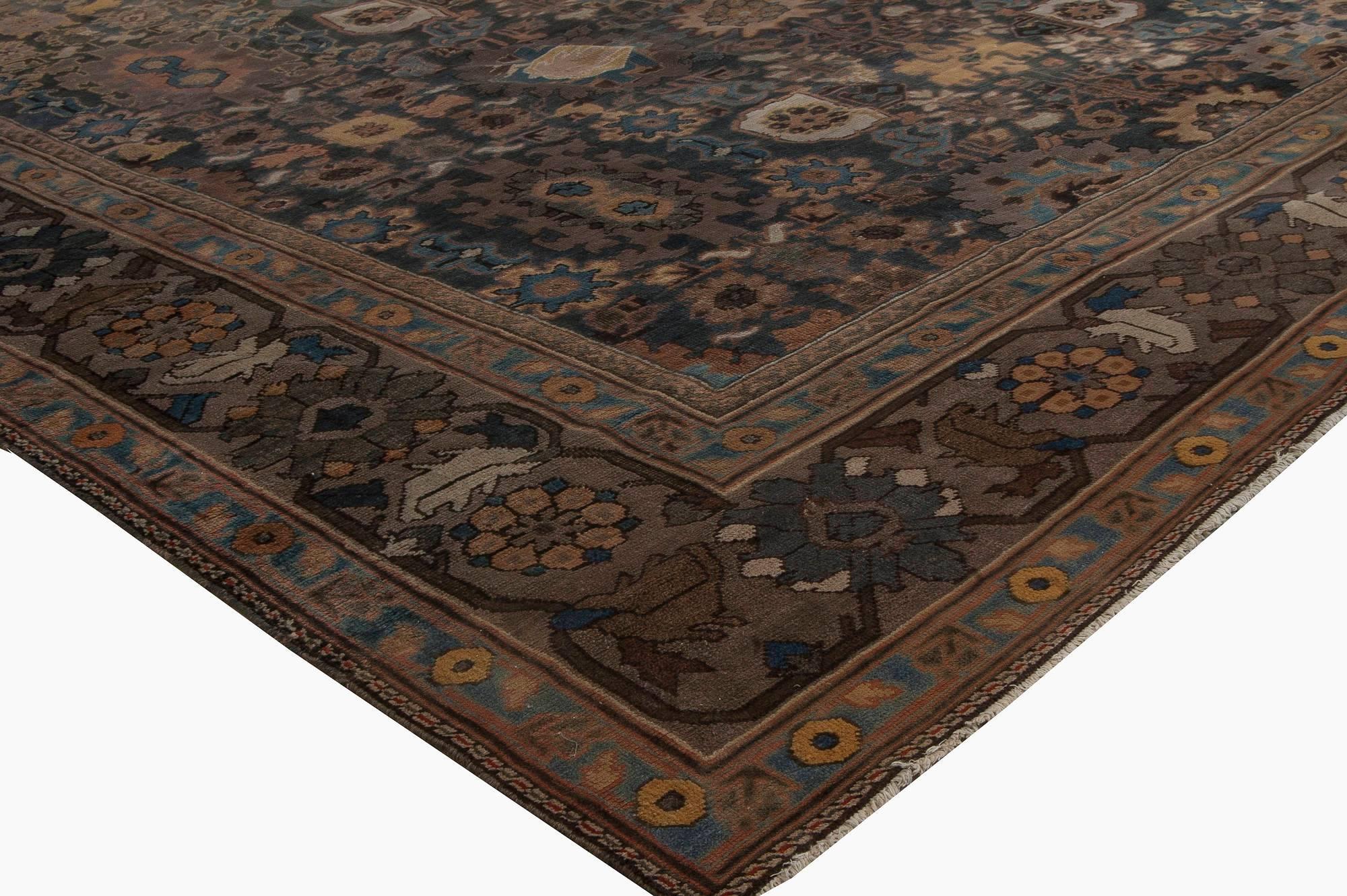 19th Century Persian Sultanabad Handmade Wool Rug For Sale 2
