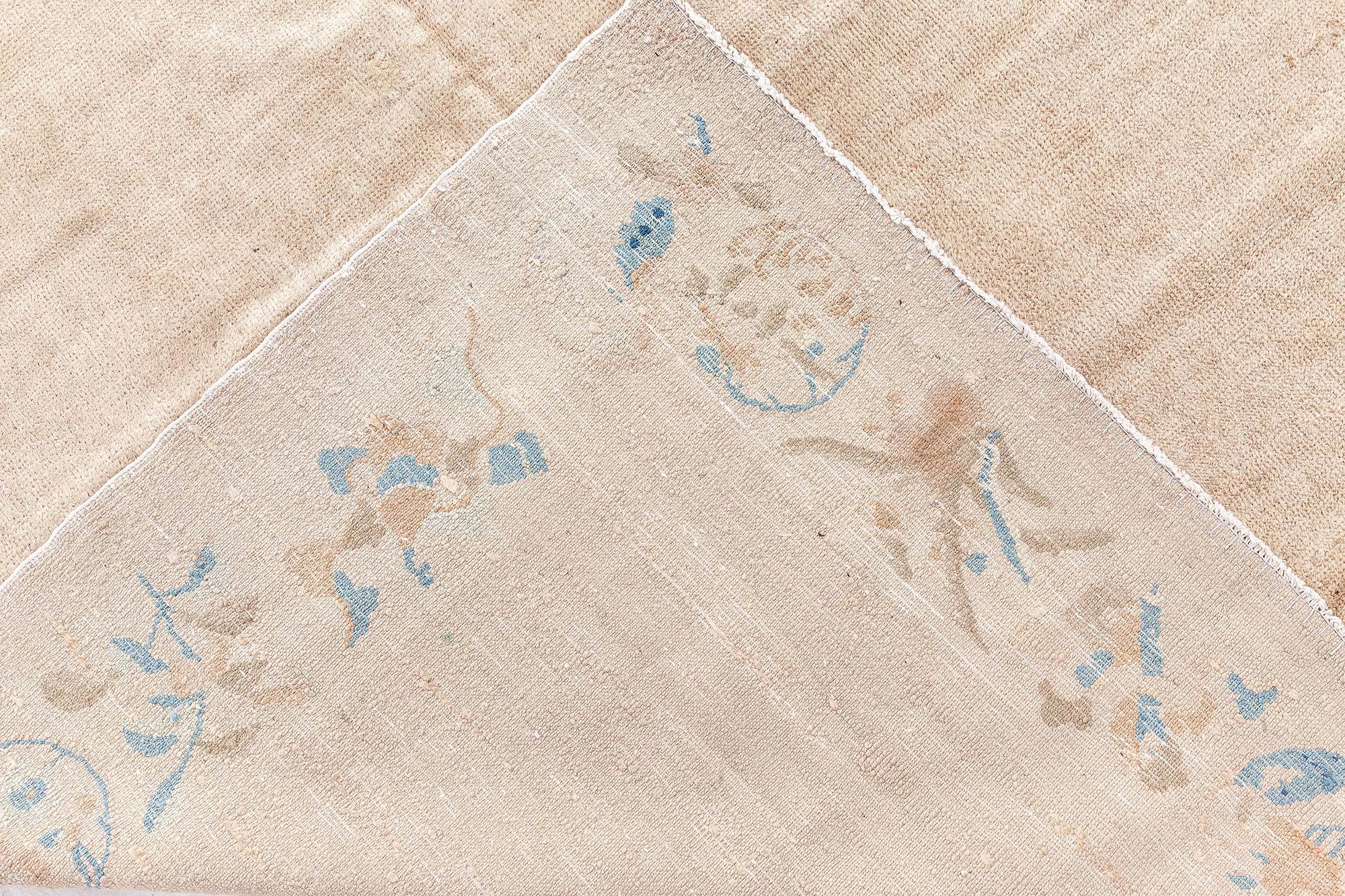 Laine Tapis vintage en laine botanique chinoise fait à la main Doris Leslie Blau en vente