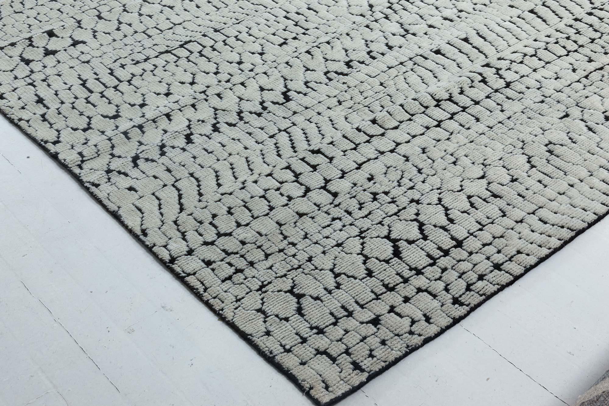 Tappeto contemporaneo 'Society' in lana fatta a mano in bianco e nero di Doris White Blau In condizioni Nuovo in vendita a New York, NY