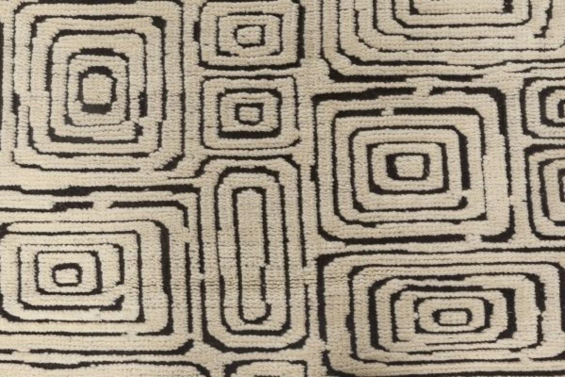 Moderner geometrischer Quagmire-Wollteppich in Schwarz und Weiß von Doris Leslie Blau (Indisch) im Angebot