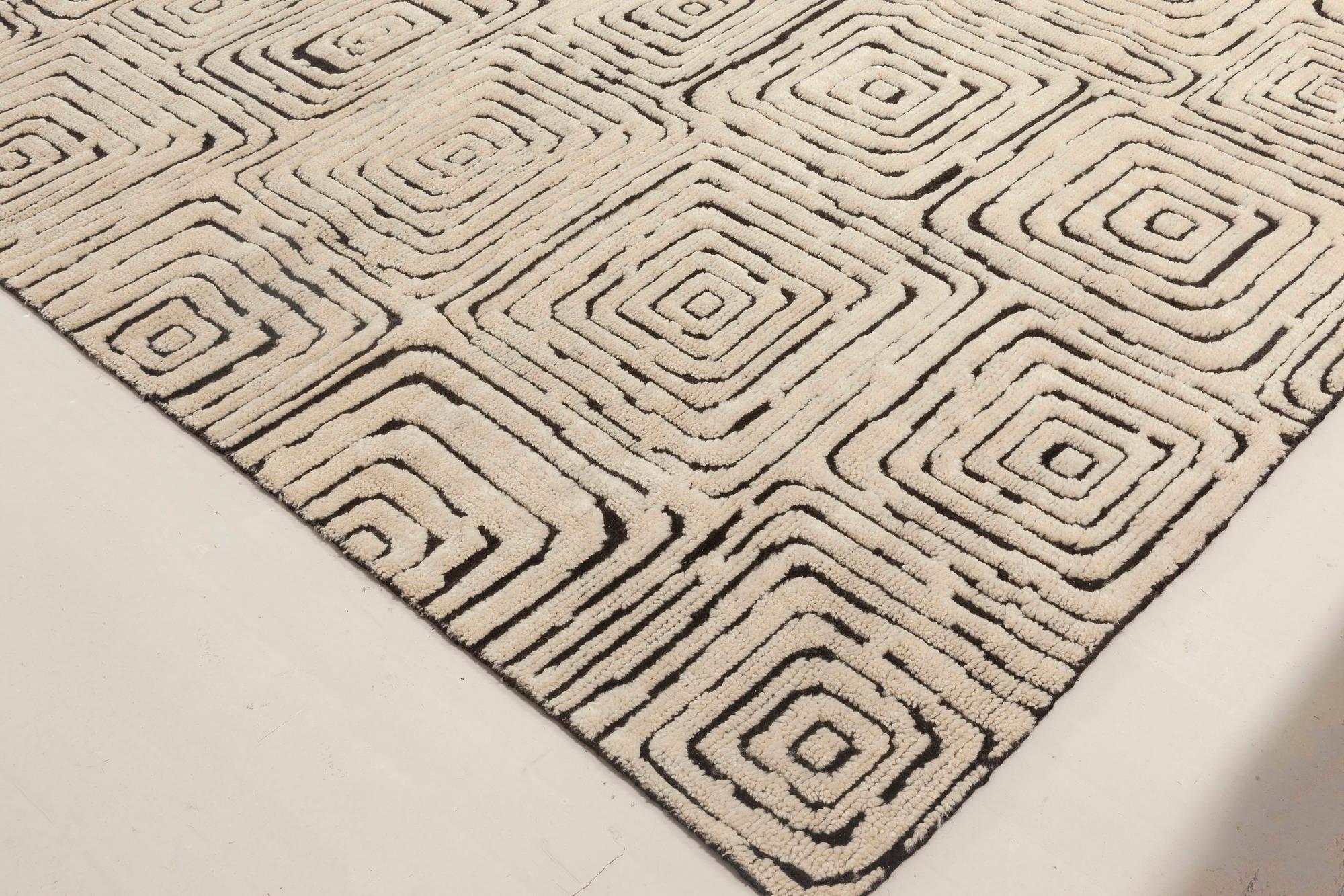 Moderner geometrischer Quagmire-Wollteppich in Schwarz und Weiß von Doris Leslie Blau (21. Jahrhundert und zeitgenössisch) im Angebot