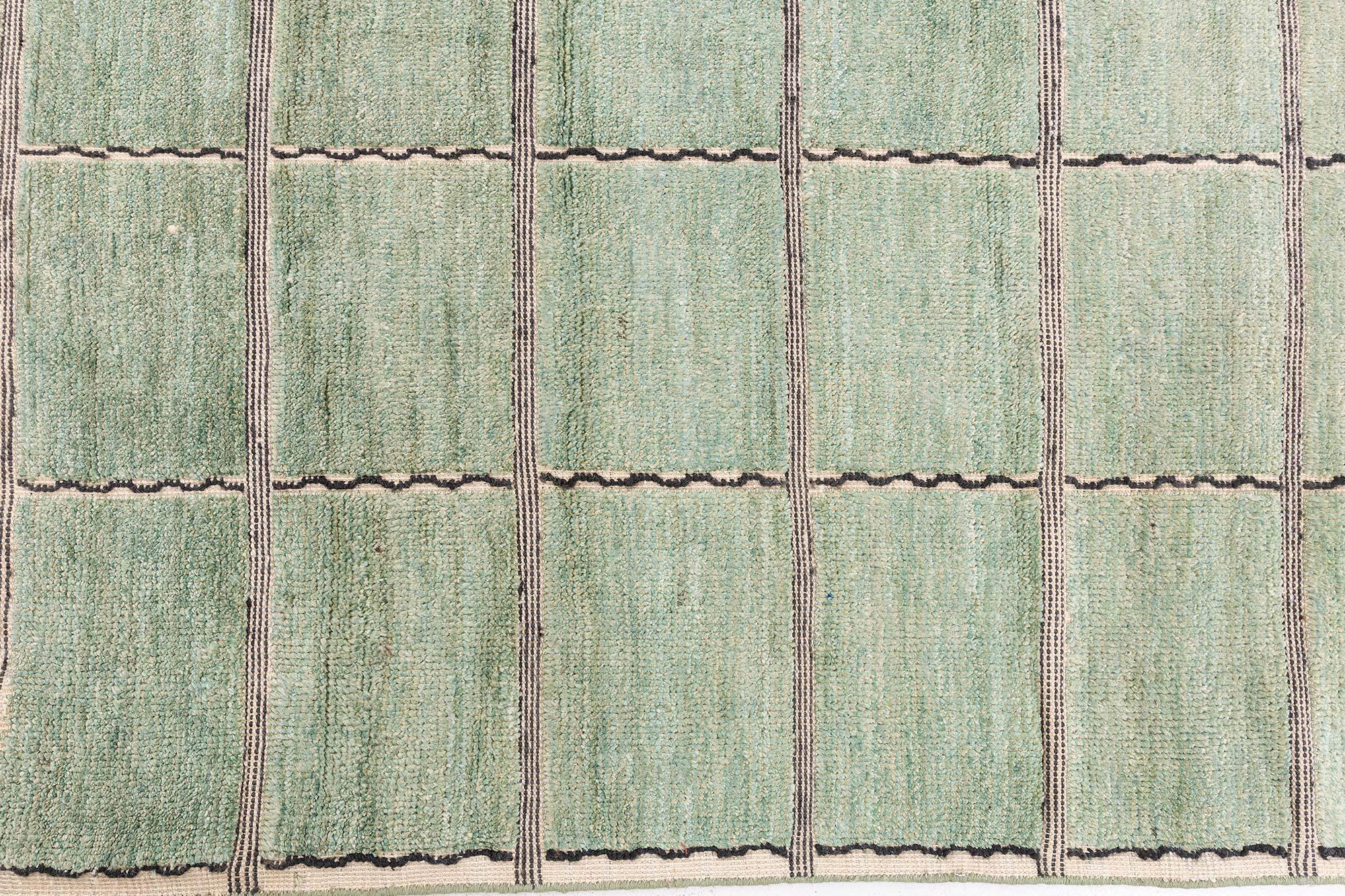 Moderner schwedischer Halbflorteppich mit geometrischem Gitterdesign von Doris Leslie Blau
Größe: 12'10