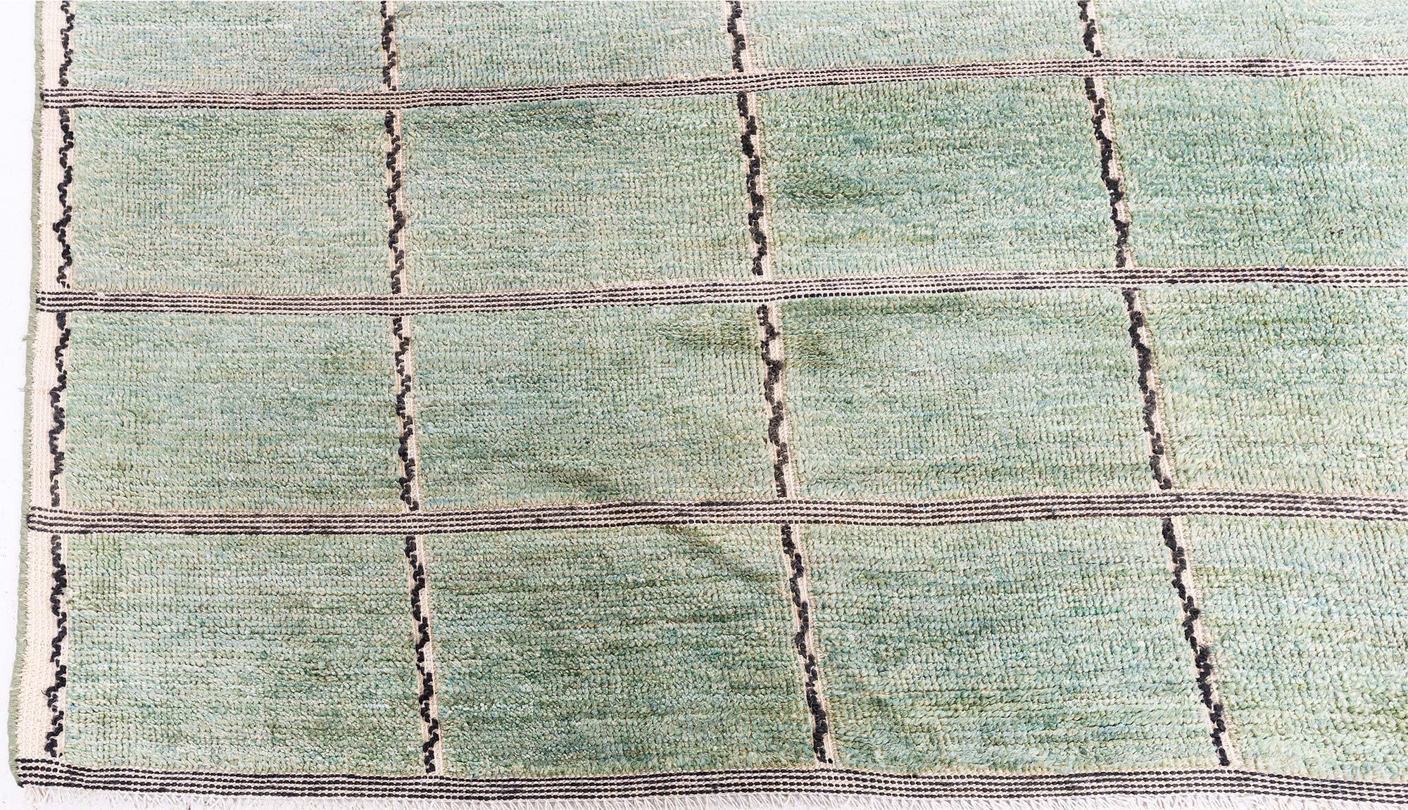 Moderner schwedischer Halbflorteppich mit geometrischem Gitterdesign von Doris Leslie Blau (Handgeknüpft) im Angebot