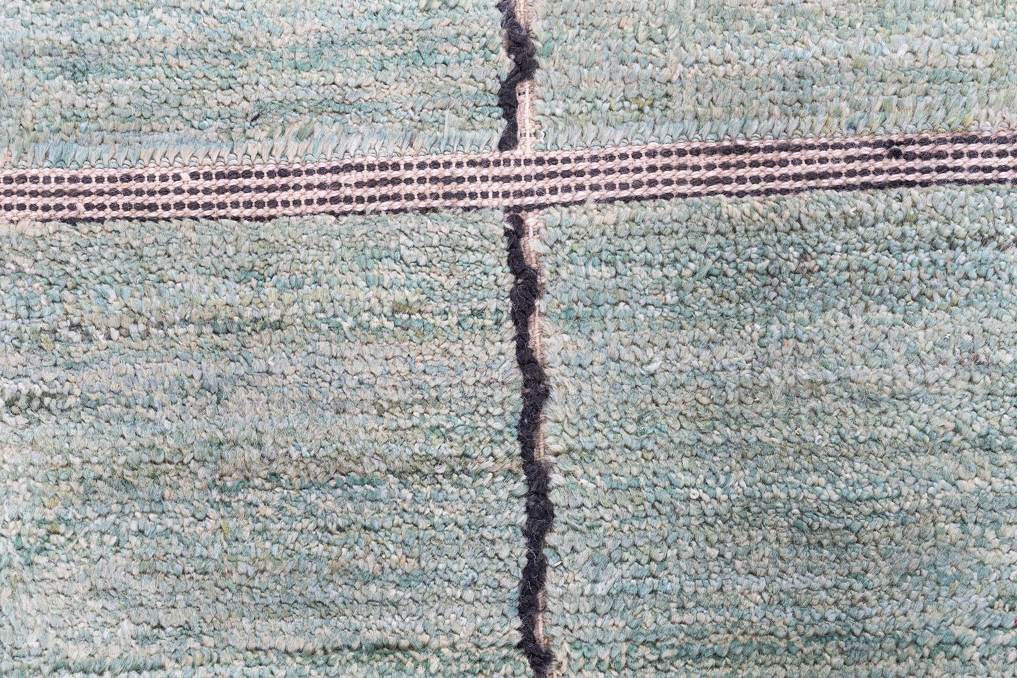 Moderner schwedischer Halbflorteppich mit geometrischem Gitterdesign von Doris Leslie Blau (Skandinavisch) im Angebot