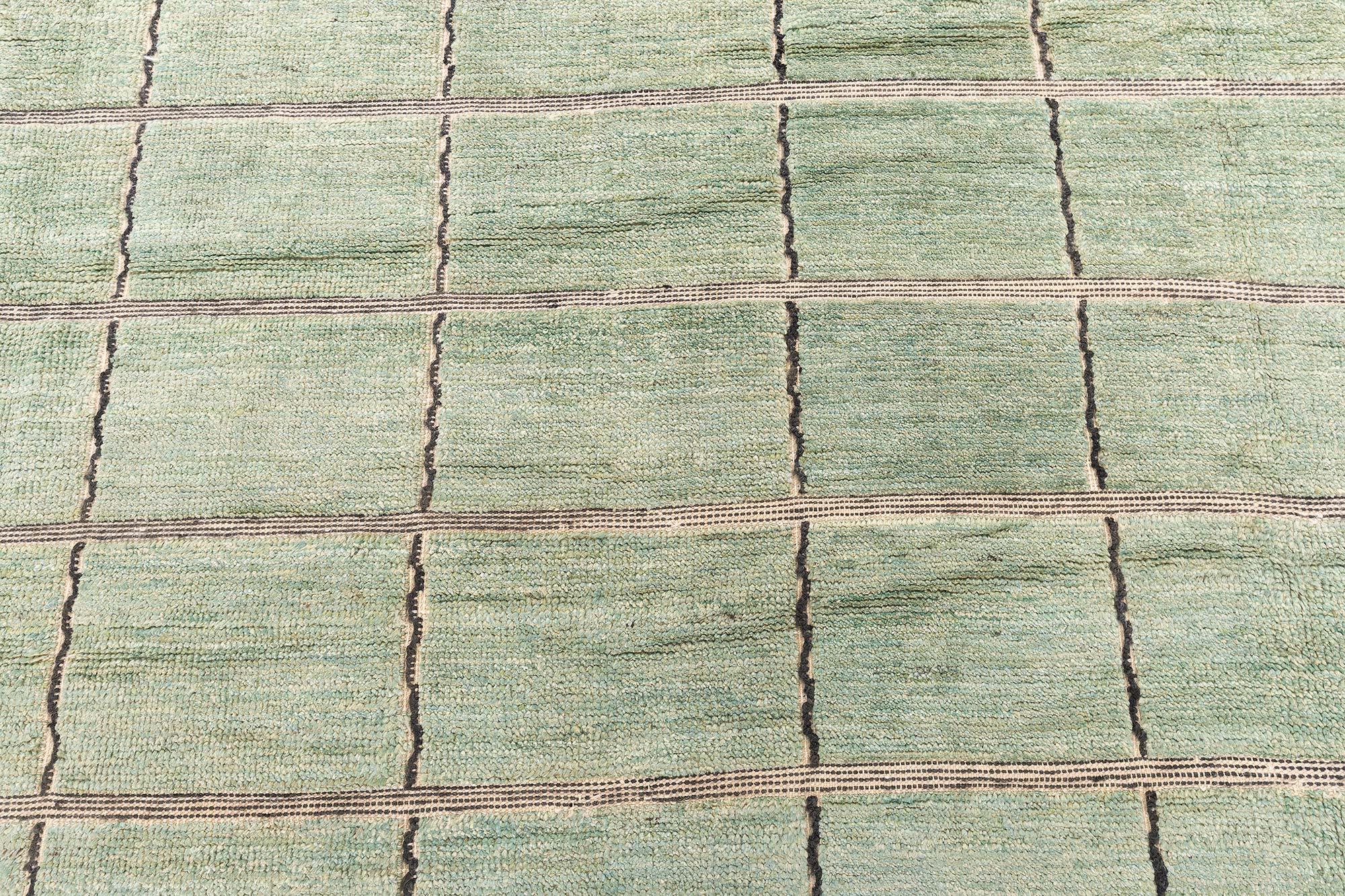 Moderner schwedischer Halbflorteppich mit geometrischem Gitterdesign von Doris Leslie Blau im Zustand „Neu“ im Angebot in New York, NY