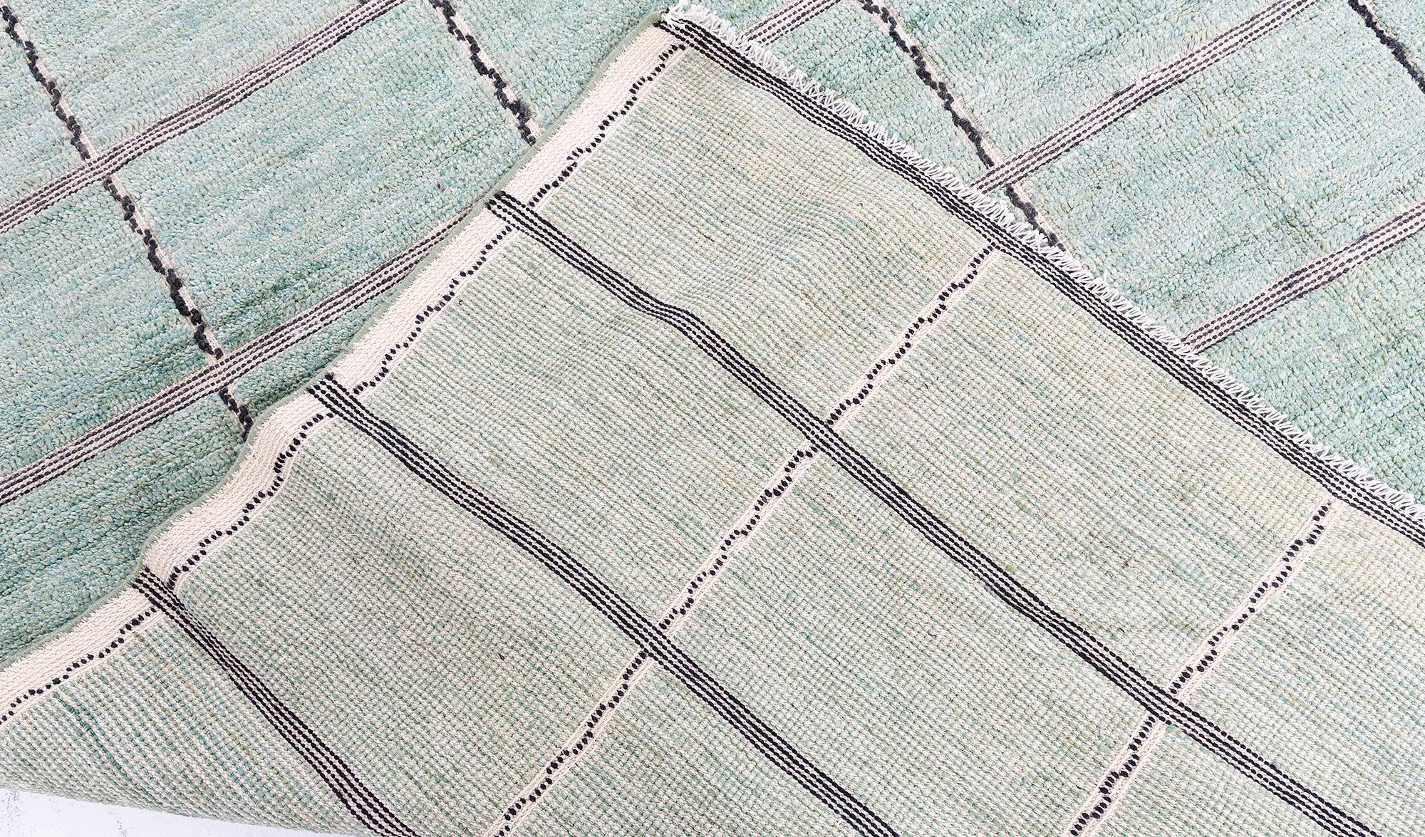 Moderner schwedischer Halbflorteppich mit geometrischem Gitterdesign von Doris Leslie Blau (Wolle) im Angebot
