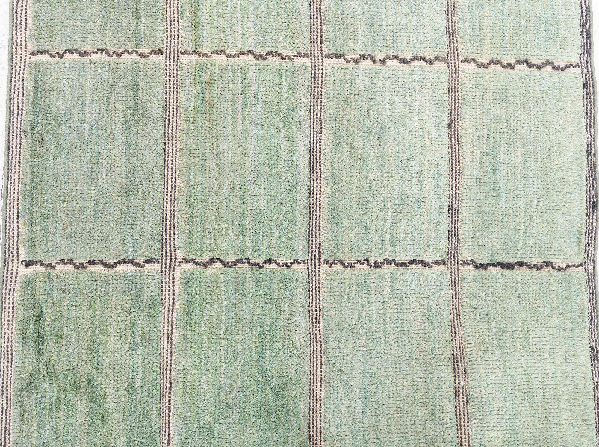 Moderner schwedischer Stapelläufer mit geometrischem Rasterdesign von Doris Leslie Blau
Größe: 3'7