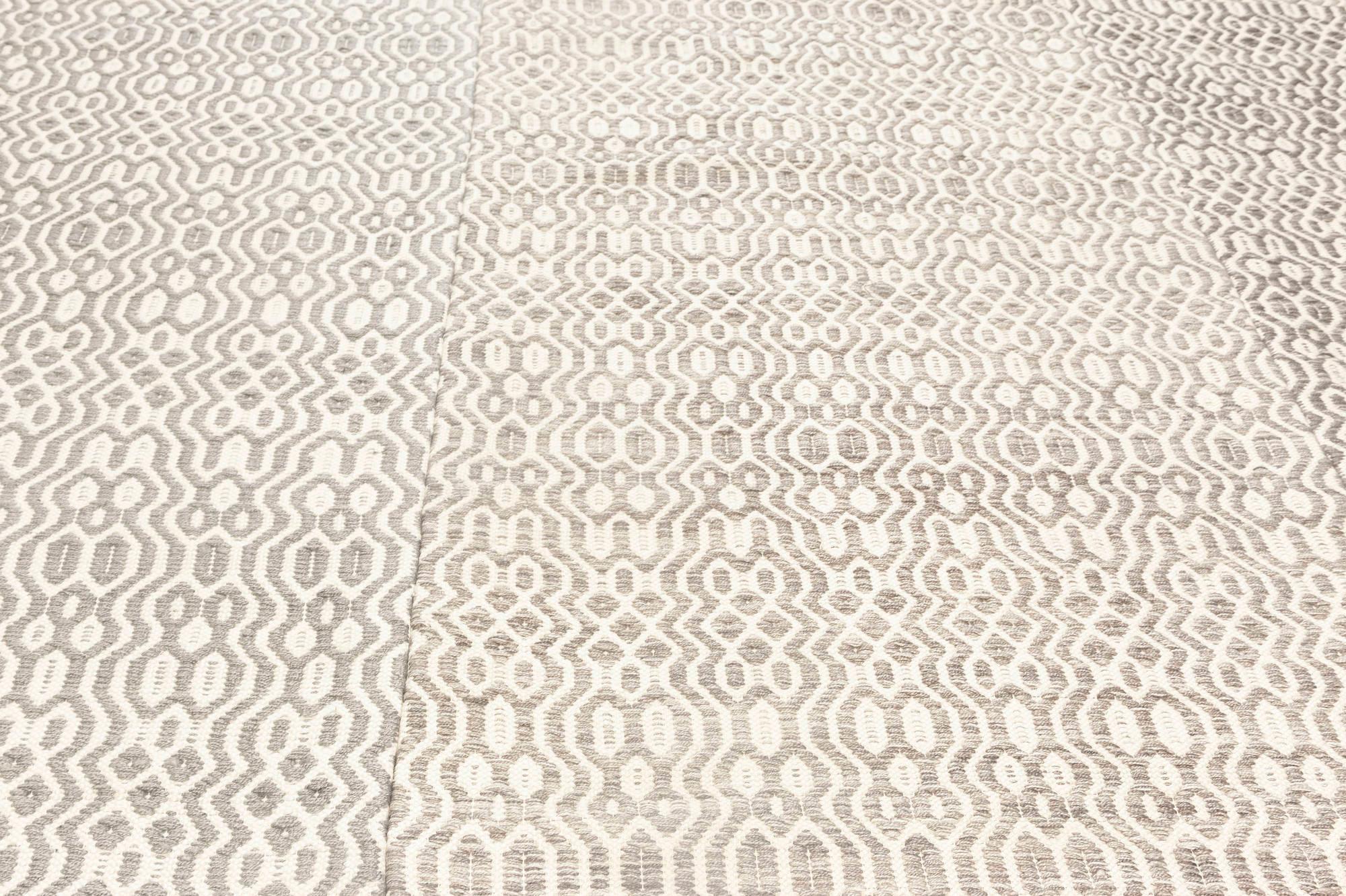 Contemporary White and Gray Flat-Weave Wool Rug von Doris Leslie Blau (Handgewebt) im Angebot