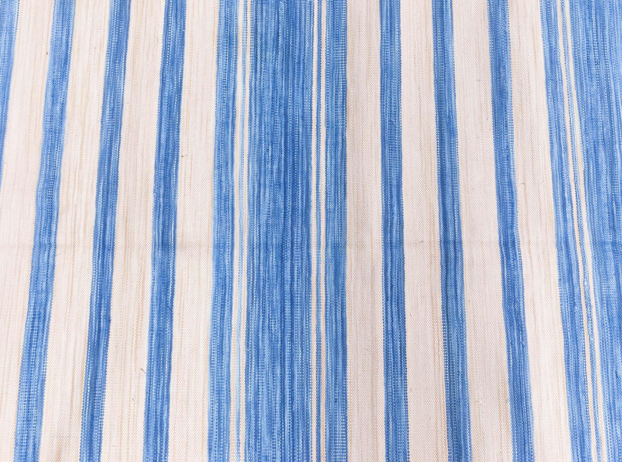 Blauer Dhurrie-Teppich von Doris Leslie Blau
Größe: 13'8