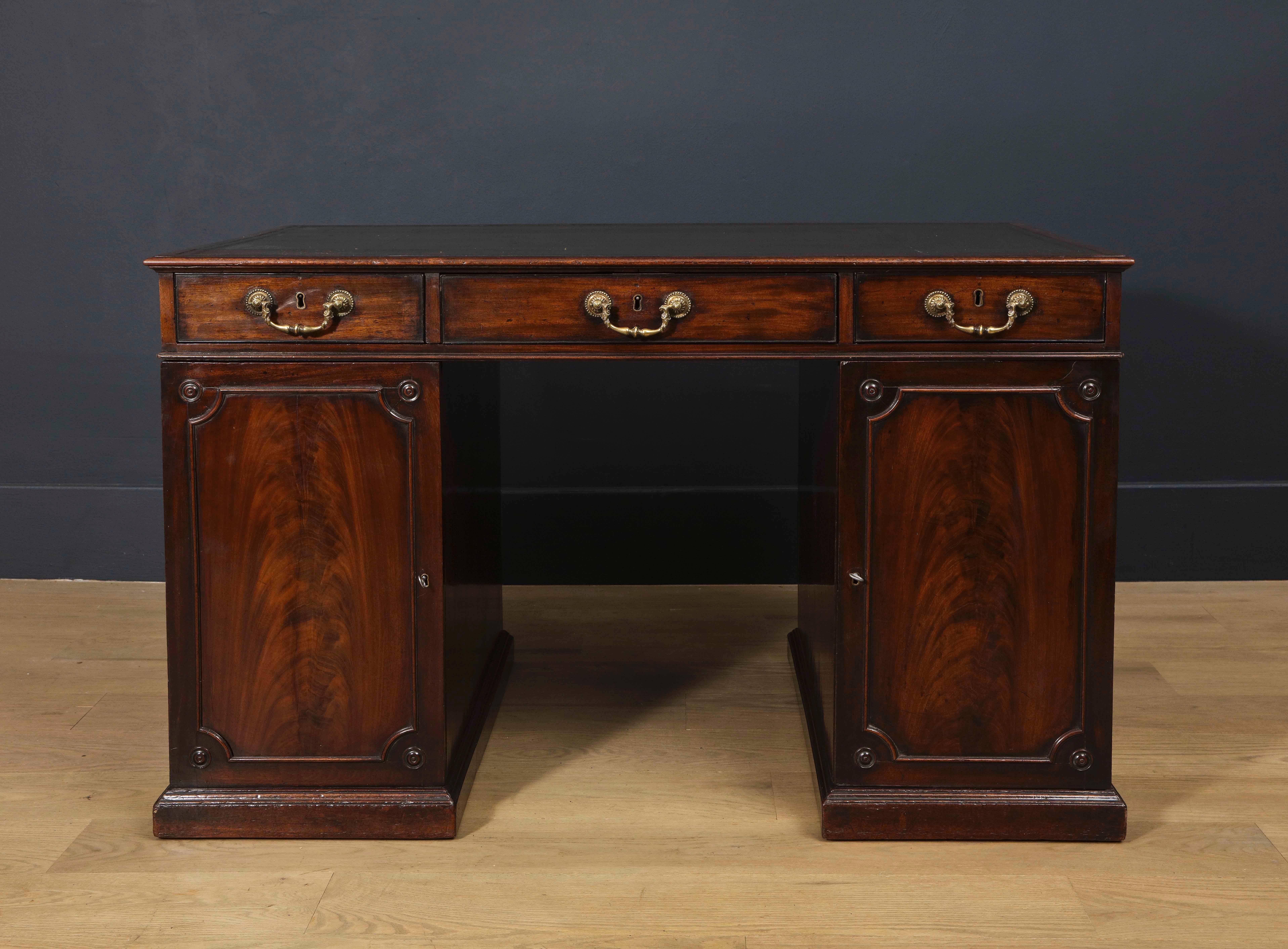 18th Century and Earlier 18th Century Chippendale Mahogany Partners Desk For Sale