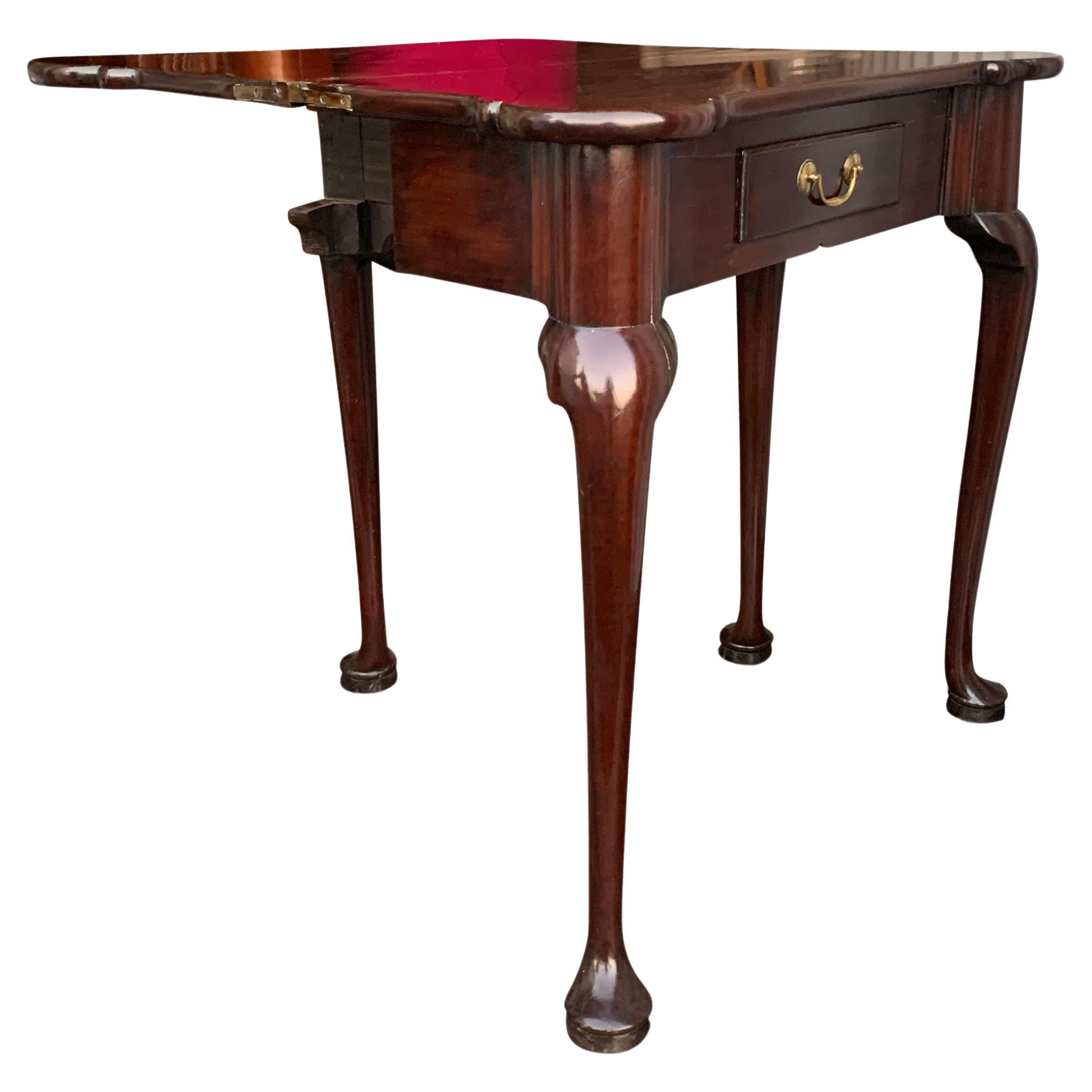18th Century Exquisite George II Polished Mahogany Fold-Over Tea Table In Good Condition For Sale In High Wycombe, GB