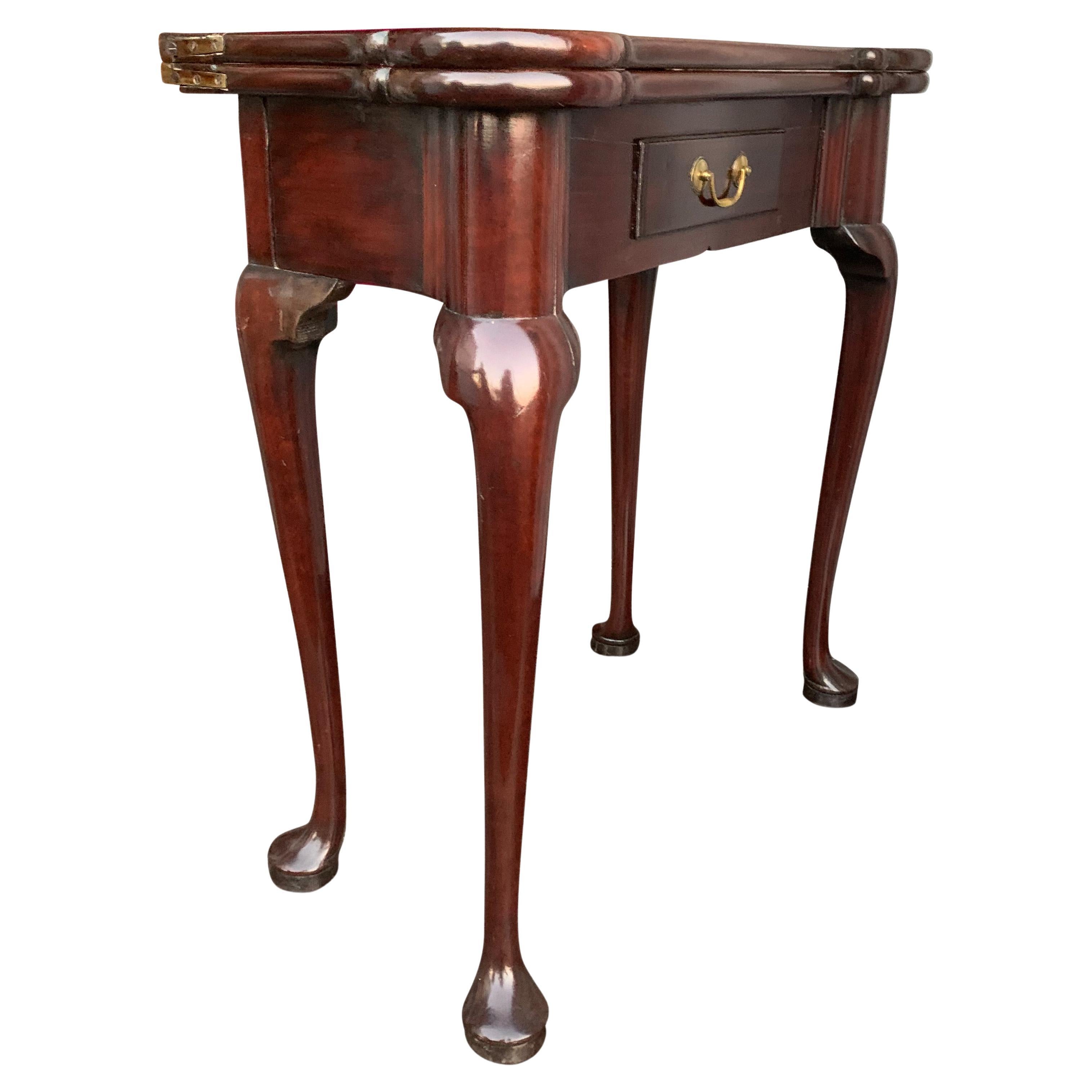 18th Century Exquisite George II Polished Mahogany Fold-Over Tea Table For Sale
