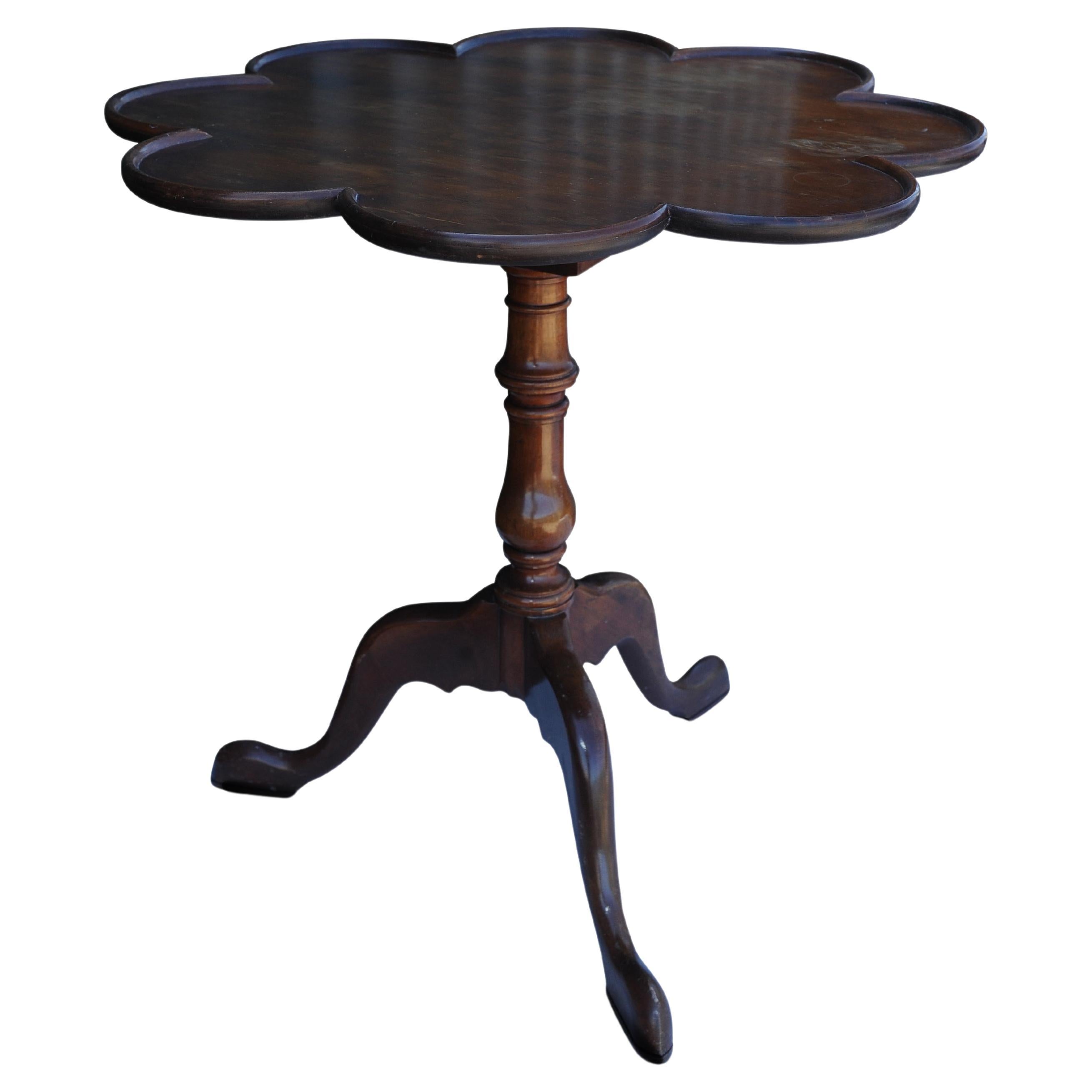 George II Mahogany Scalloped Edged Tripod Tilt Top Table On A Birdcage Centre  For Sale