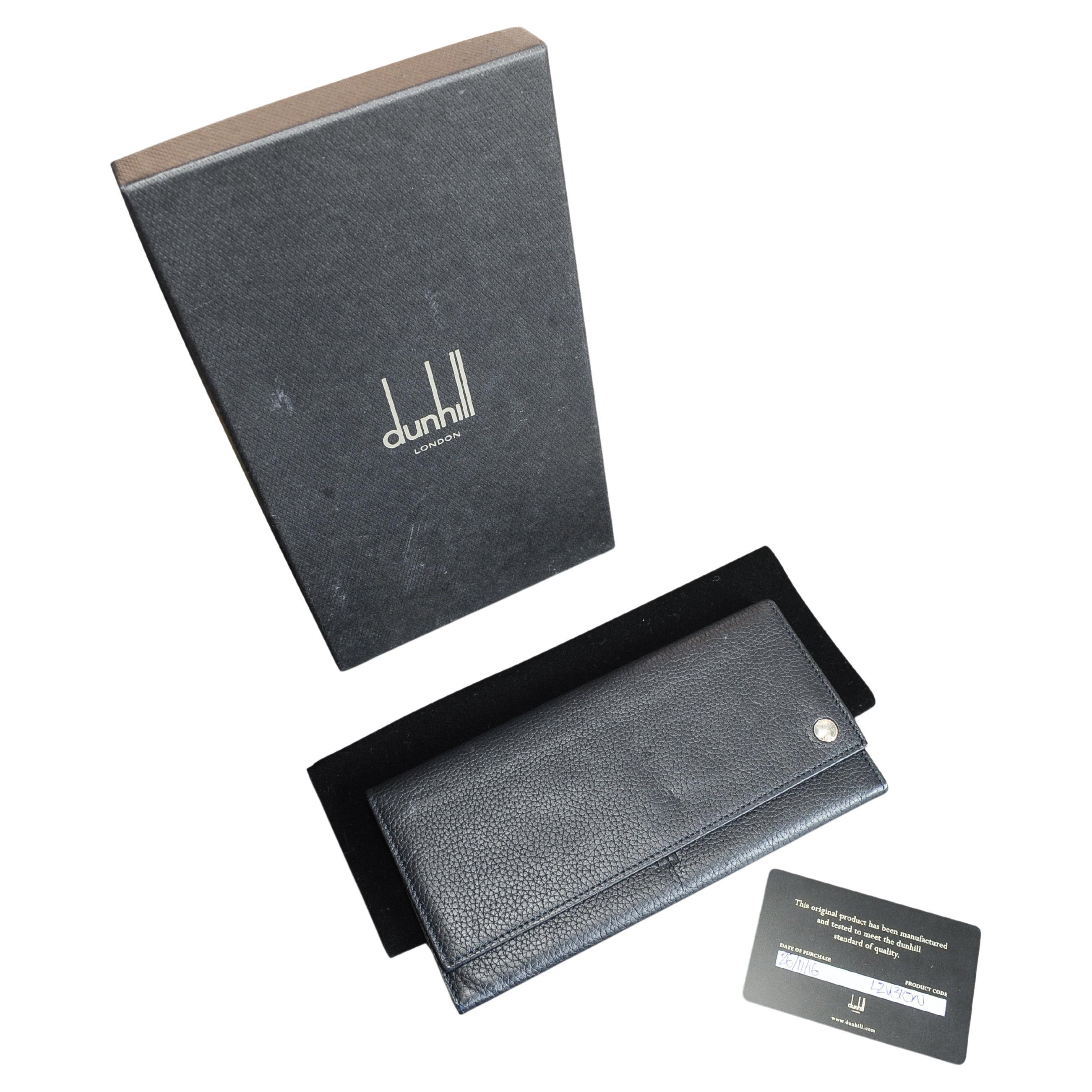 Dunhill London Branded Black Calf Leather Boxed Coat Wallet Made in Italy 

Ref: LZV31ON

Wallet size width 19.5cm I height 9.5 I depth 1.5cm

Featuring ten card slots, one zipped pocket for coins, & three cotton lined, and velvet dust