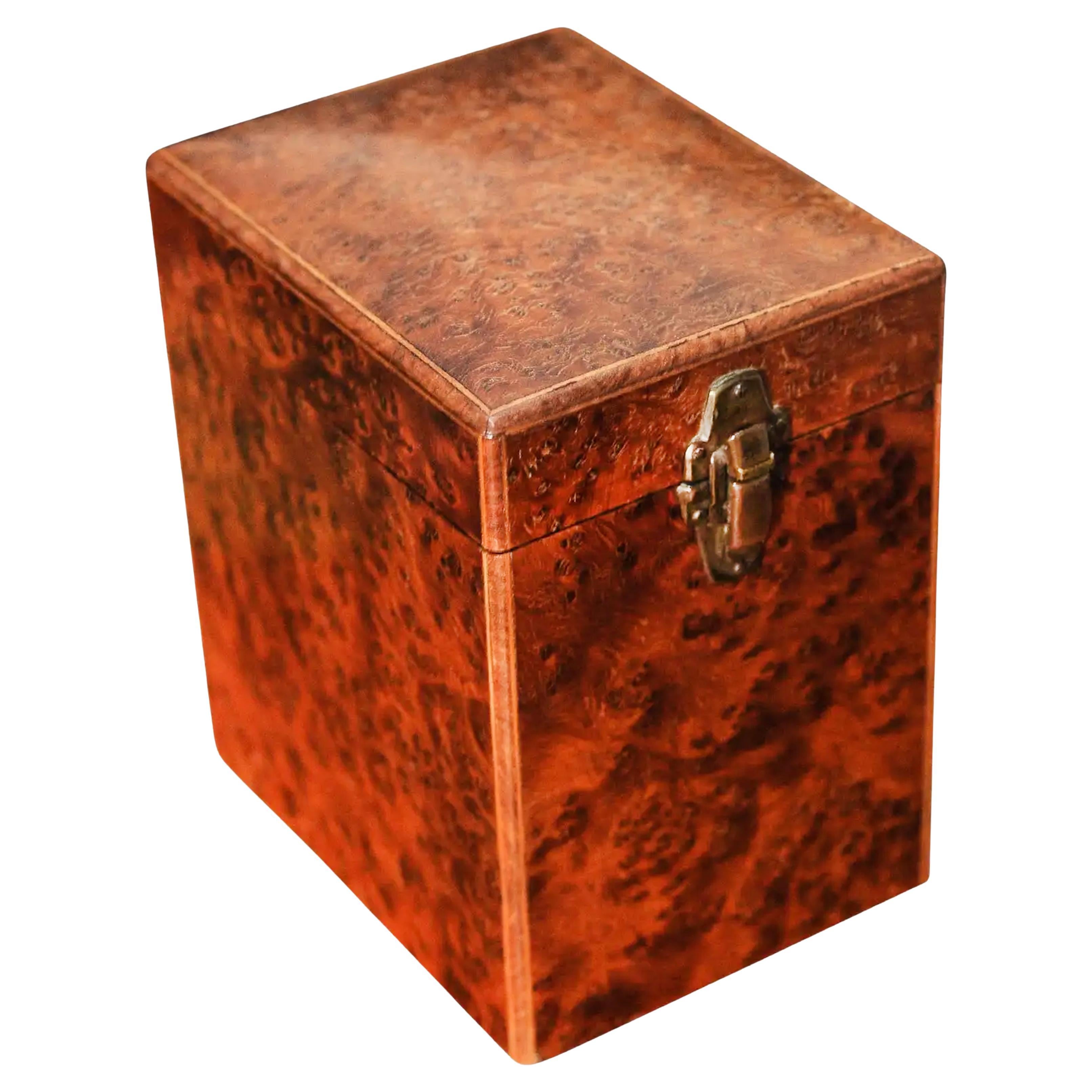 Caja de té victoriana hecha a mano en nogal con incrustaciones y bisagras de latón