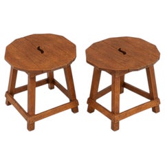 Superbe paire de tabourets Primitive en chêne assortis Arts & Crafts Liberty of London