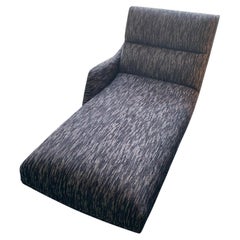 Modelo 6910 Erica Chaise Lounge de lana con base de lucita de Vladimir Kagan
