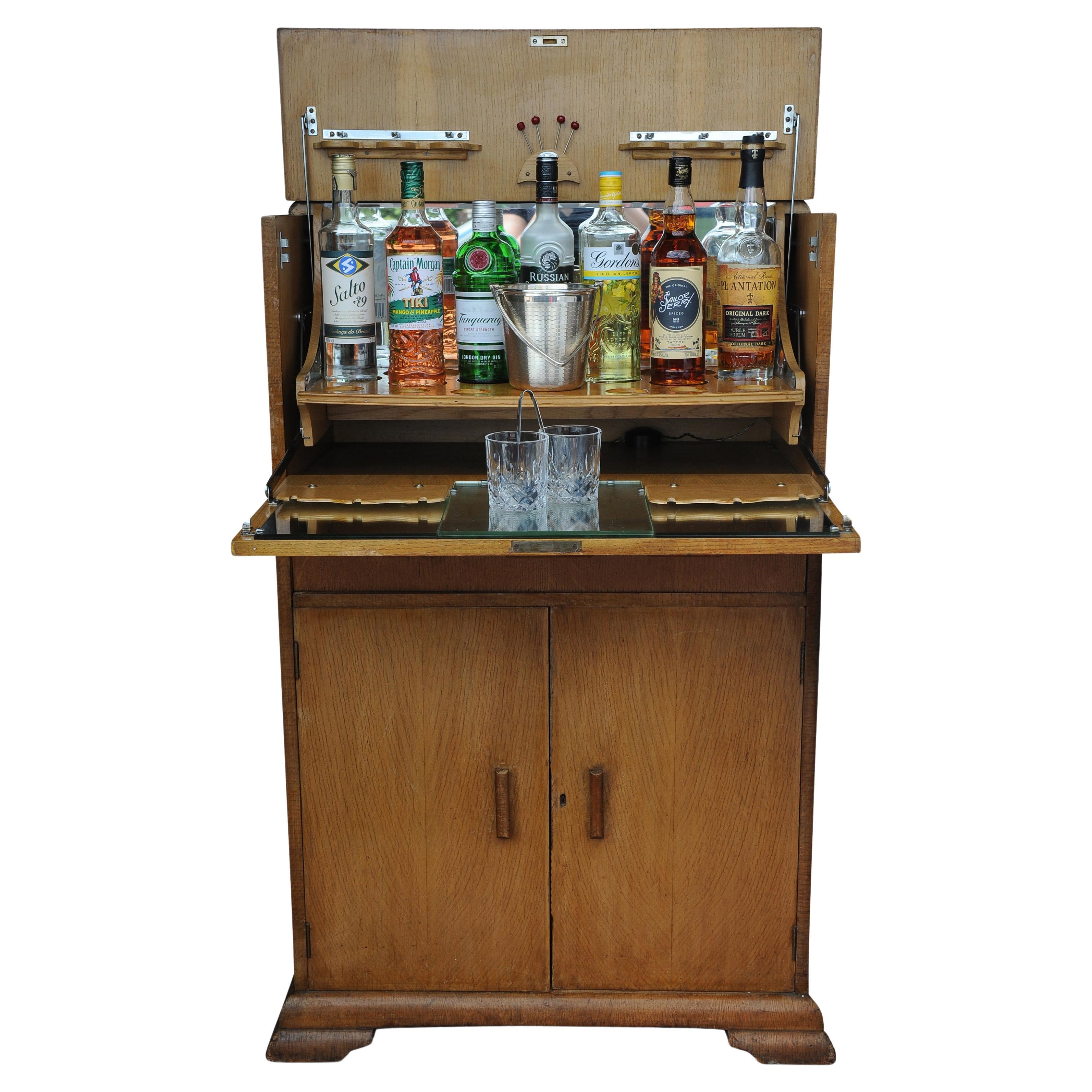 Ein luxuriöser Art-Deco-Cocktailschrank mit zwei eingebauten Lights aus Chrom von Al-Wyn im Angebot