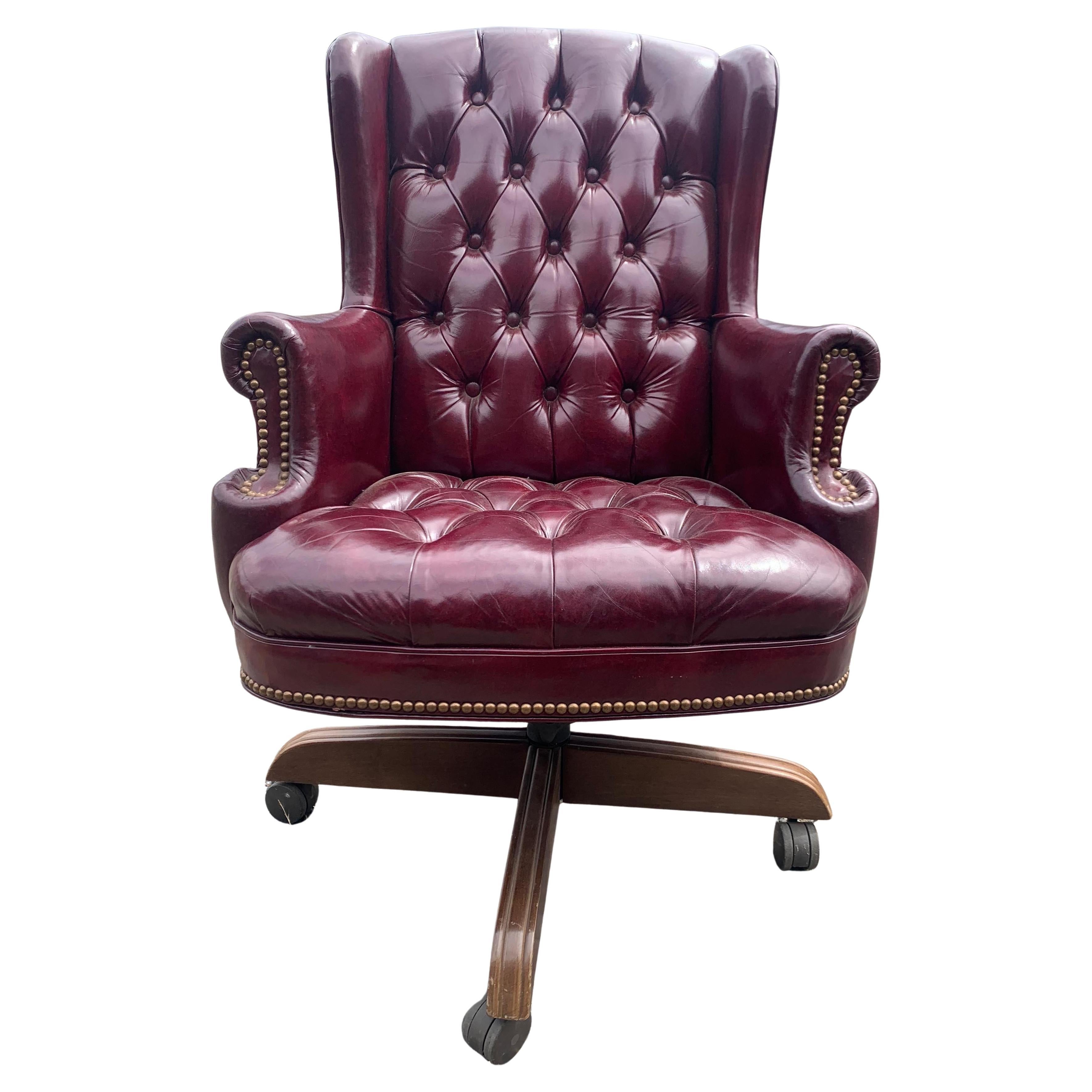 Silla de escritorio giratoria Chesterfield de cuero pulido con respaldo de botones en Bueno estado para la venta en Reading, Berkshire