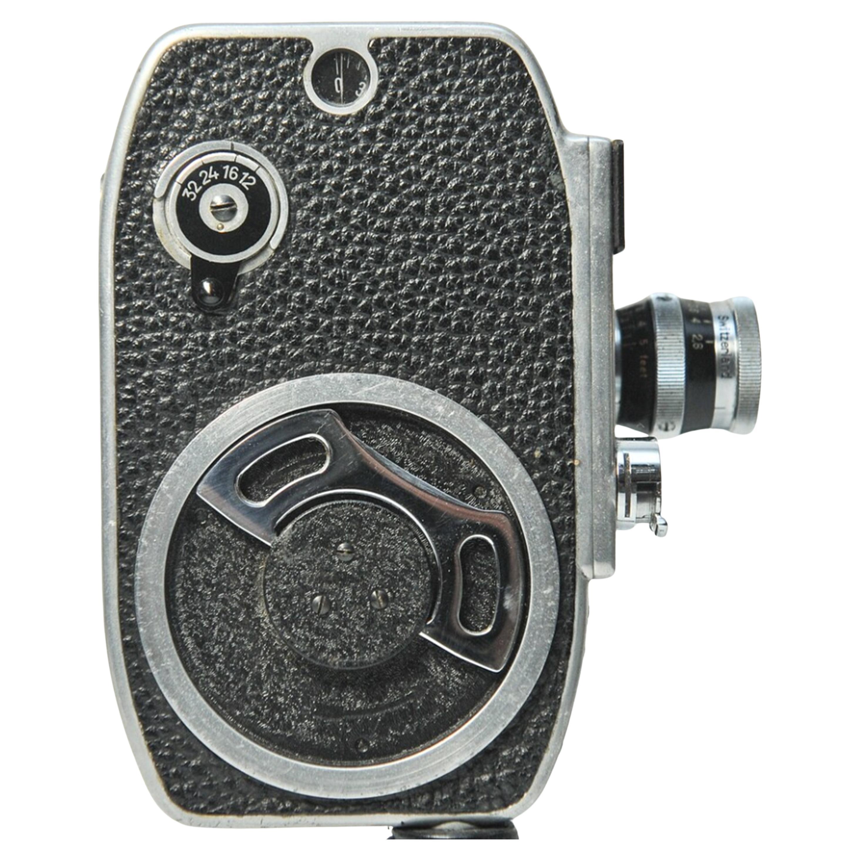 Fotocamera Paillard-Bolex L8 a carica meccanica da 8 mm con obiettivo fisso Yvar 12,5 mm F2,8