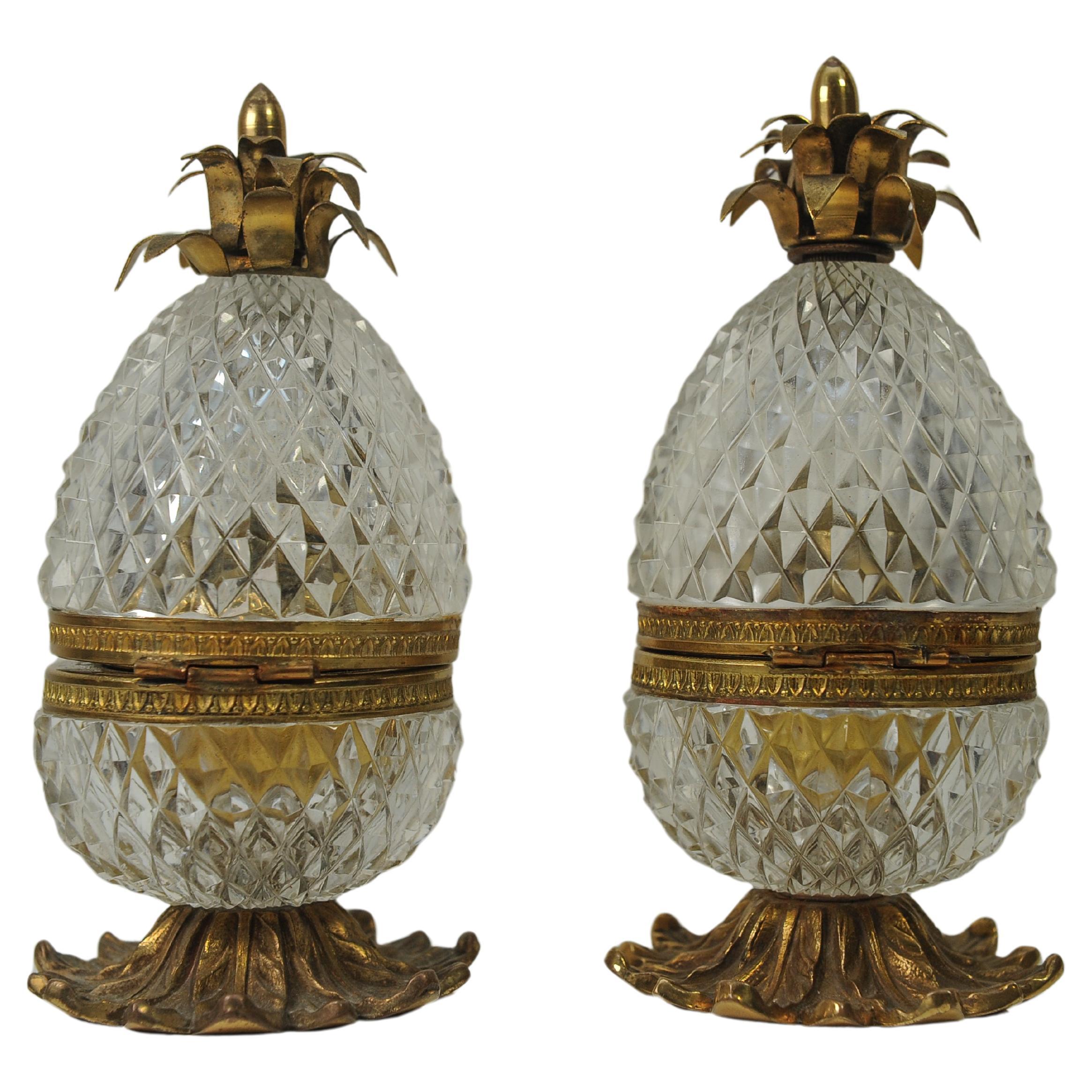 Doré Paire de lampes de table en forme d'ananas de Baccarat en verre taillé en diamant et laiton doré en vente