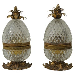 Coppia di accendini da tavolo in vetro tagliato a diamante e ottone dorato di Baccarat a forma di ananas