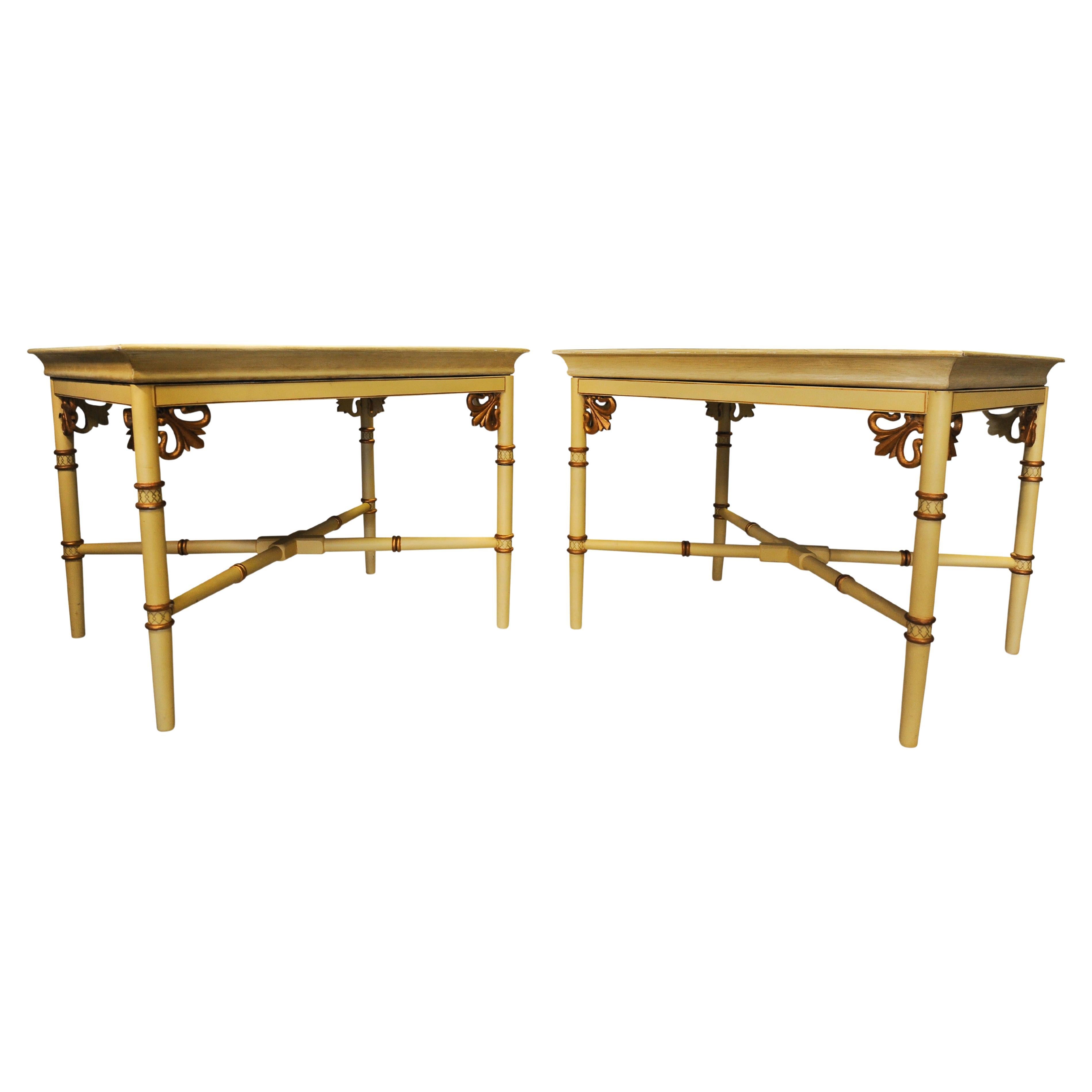 Ein Paar Beistelltische im Chippendale-Design von Julian Chichester aus Kunstbambus mit Tablettplatte