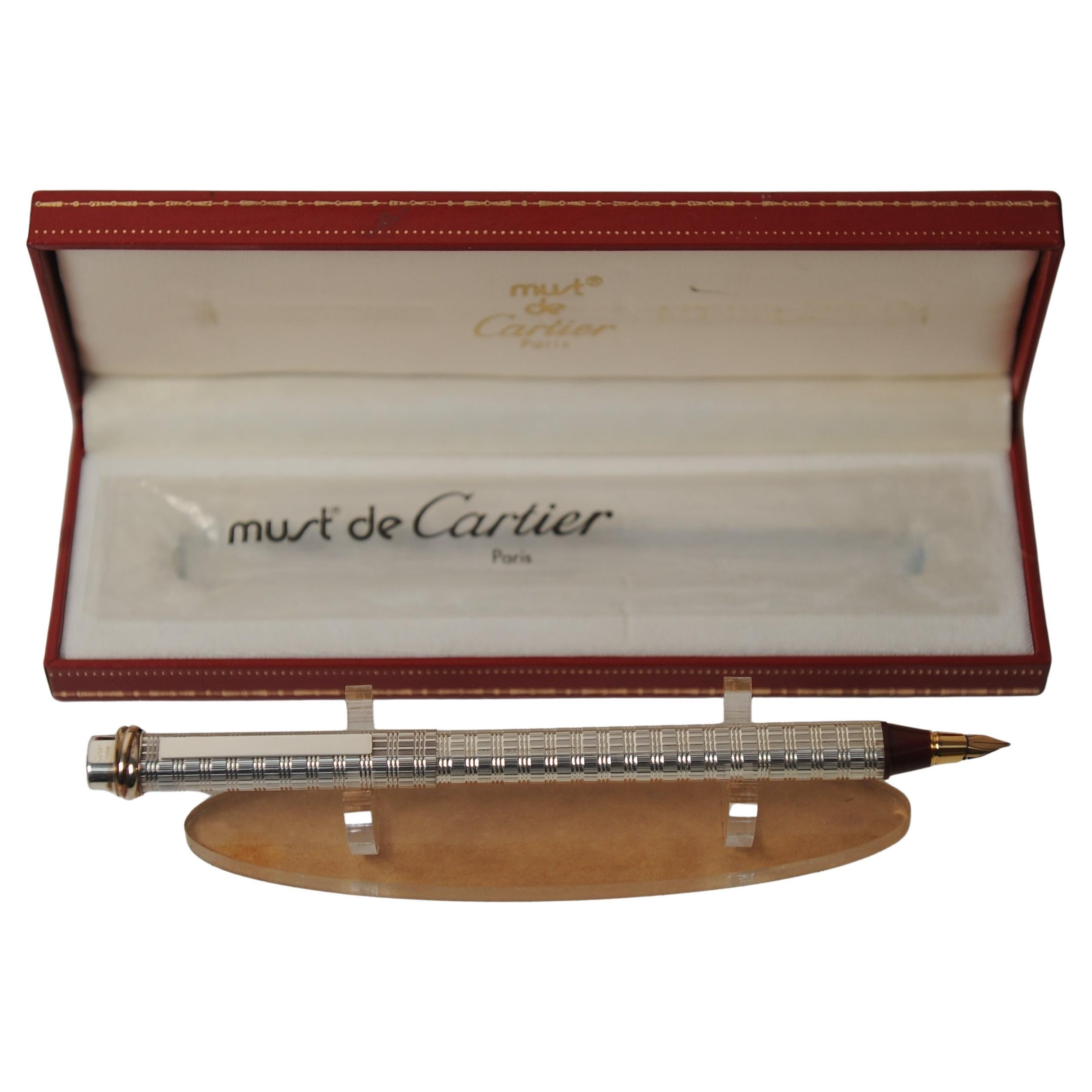 Una stilografica Must de Cartier con pennino in oro 18 ct e incassatura in platino in vendita 3